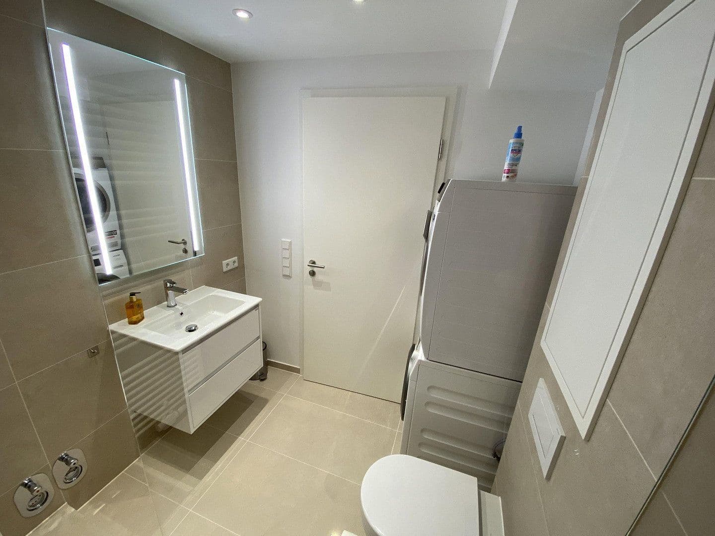 Pronájem bytu 3+1 80 m², Bernhardstr. 147, Köln, Severní Porýní-Vestfálsko Pronájem bytu 3+1 80 m², Bernhardstr. 147, Köln, Severní Porýní-Vestfálsko