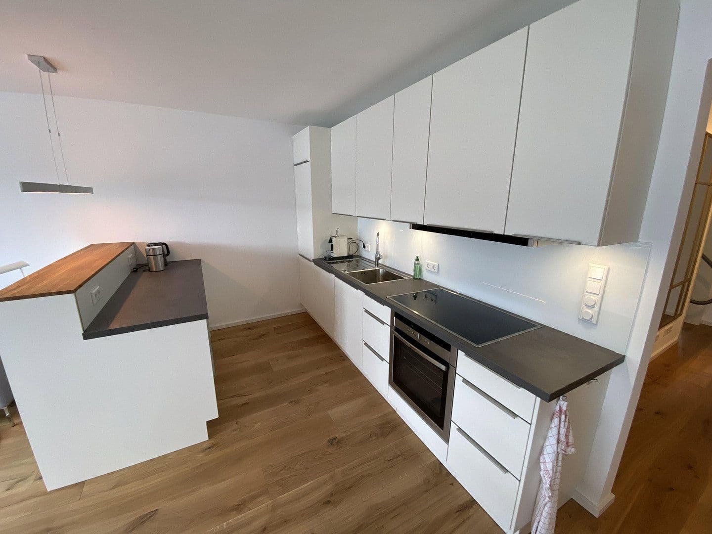 Pronájem bytu 3+1 80 m², Bernhardstr. 147, Köln, Severní Porýní-Vestfálsko Pronájem bytu 3+1 80 m², Bernhardstr. 147, Köln, Severní Porýní-Vestfálsko