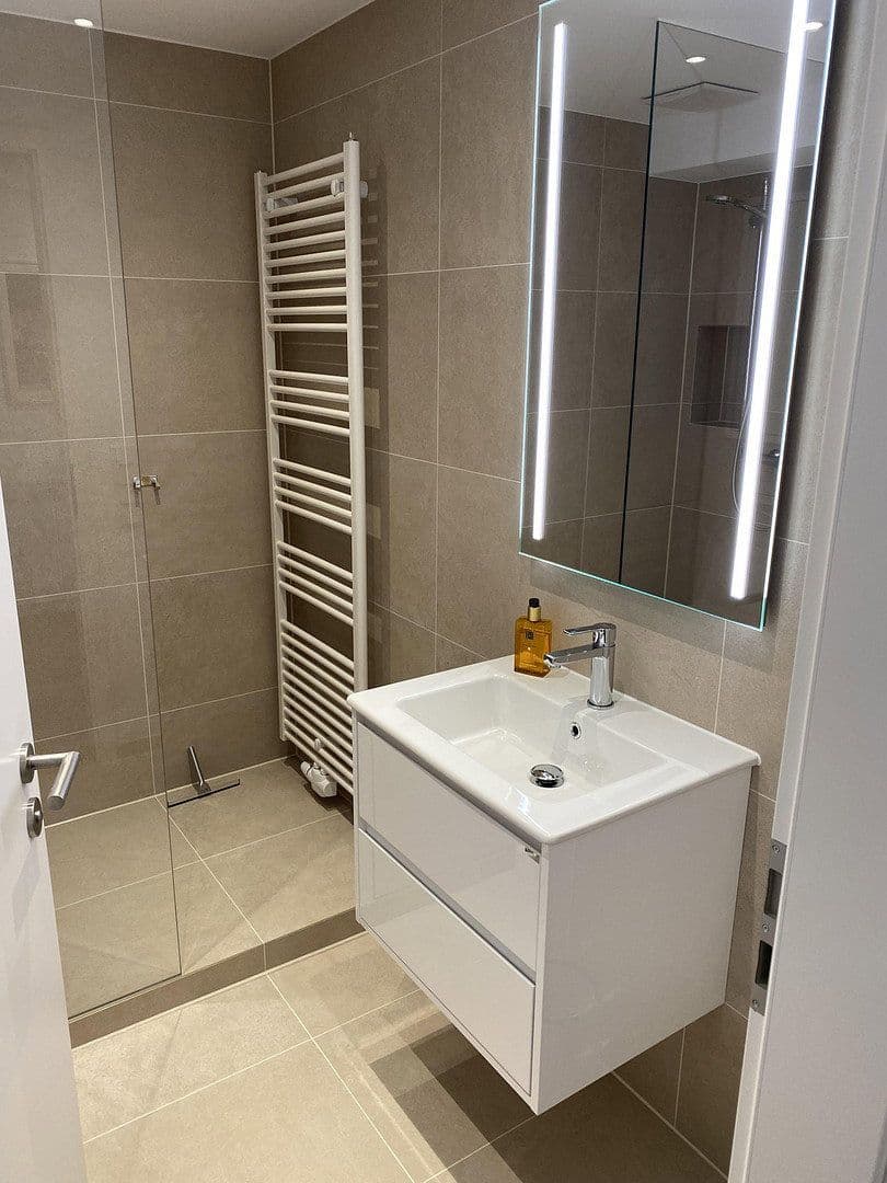 Pronájem bytu 3+1 80 m², Bernhardstr. 147, Köln, Severní Porýní-Vestfálsko Pronájem bytu 3+1 80 m², Bernhardstr. 147, Köln, Severní Porýní-Vestfálsko