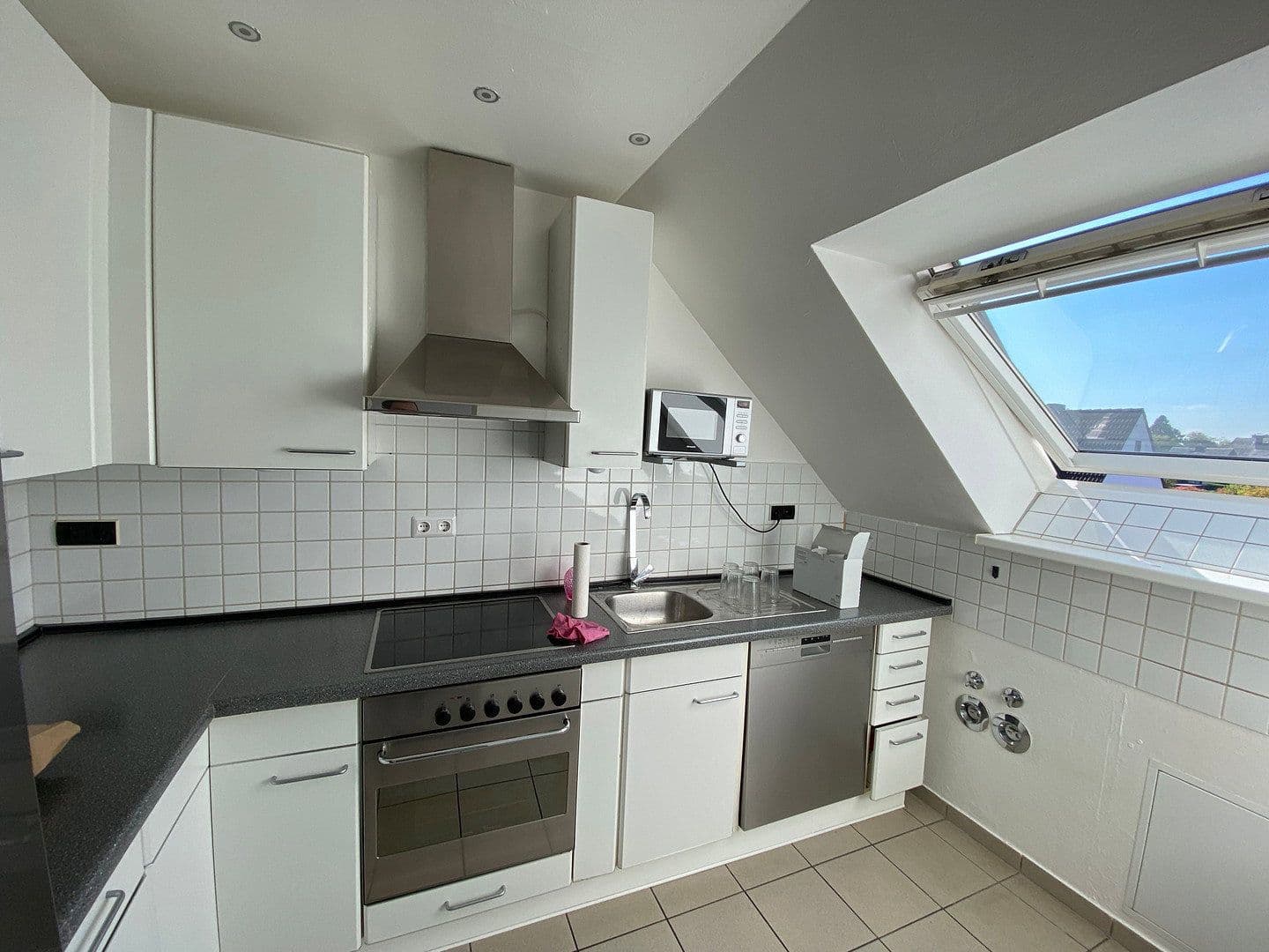 Pronájem bytu 3+1 67 m², Bitterstraße 22, Köln, Severní Porýní-Vestfálsko Pronájem bytu 3+1 67 m², Bitterstraße 22, Köln, Severní Porýní-Vestfálsko