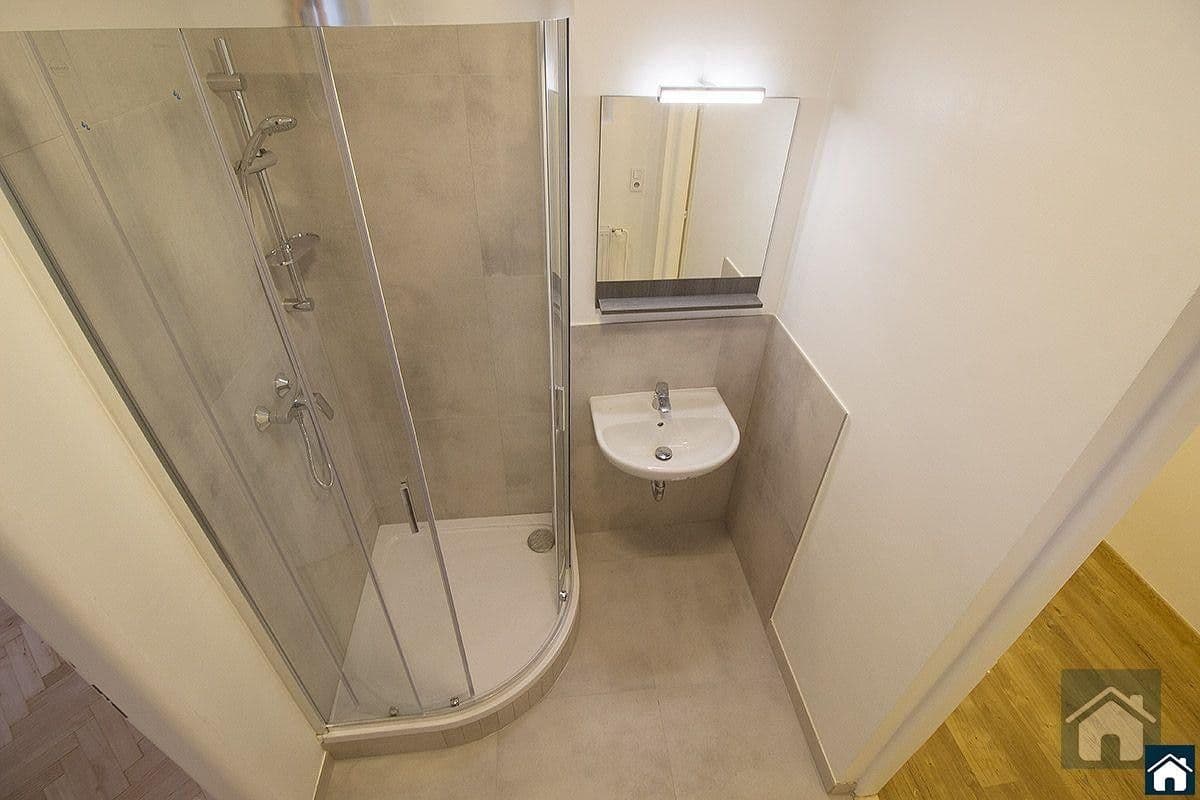 Pronájem bytu 2+1 55 m², Černomořská, Praha, Praha Pronájem bytu 2+1 55 m², Černomořská, Praha, Praha