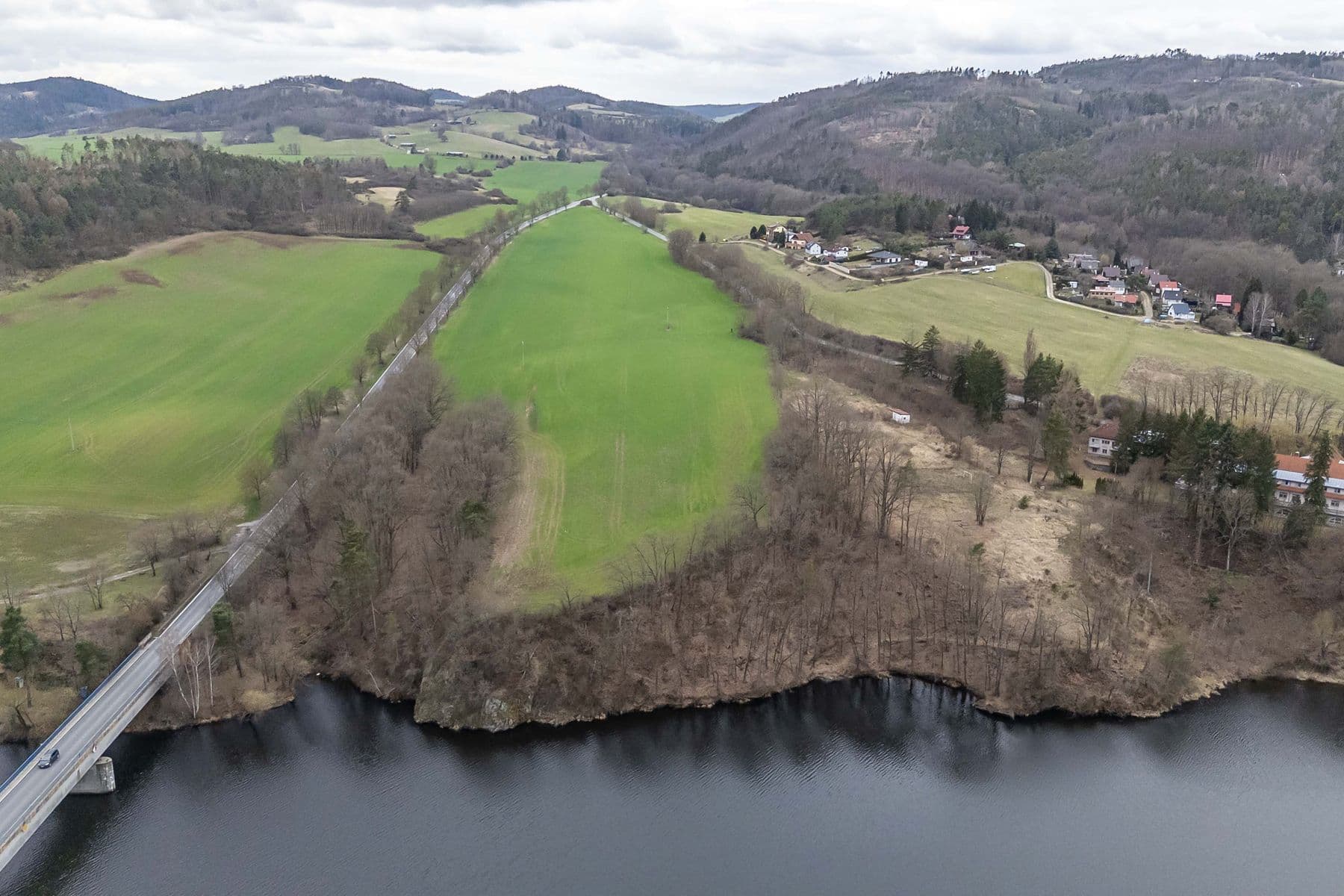 Prodej pozemku 34.543 m², Hřiměždice, Středočeský kraj Prodej pozemku 34.543 m², Hřiměždice, Středočeský kraj