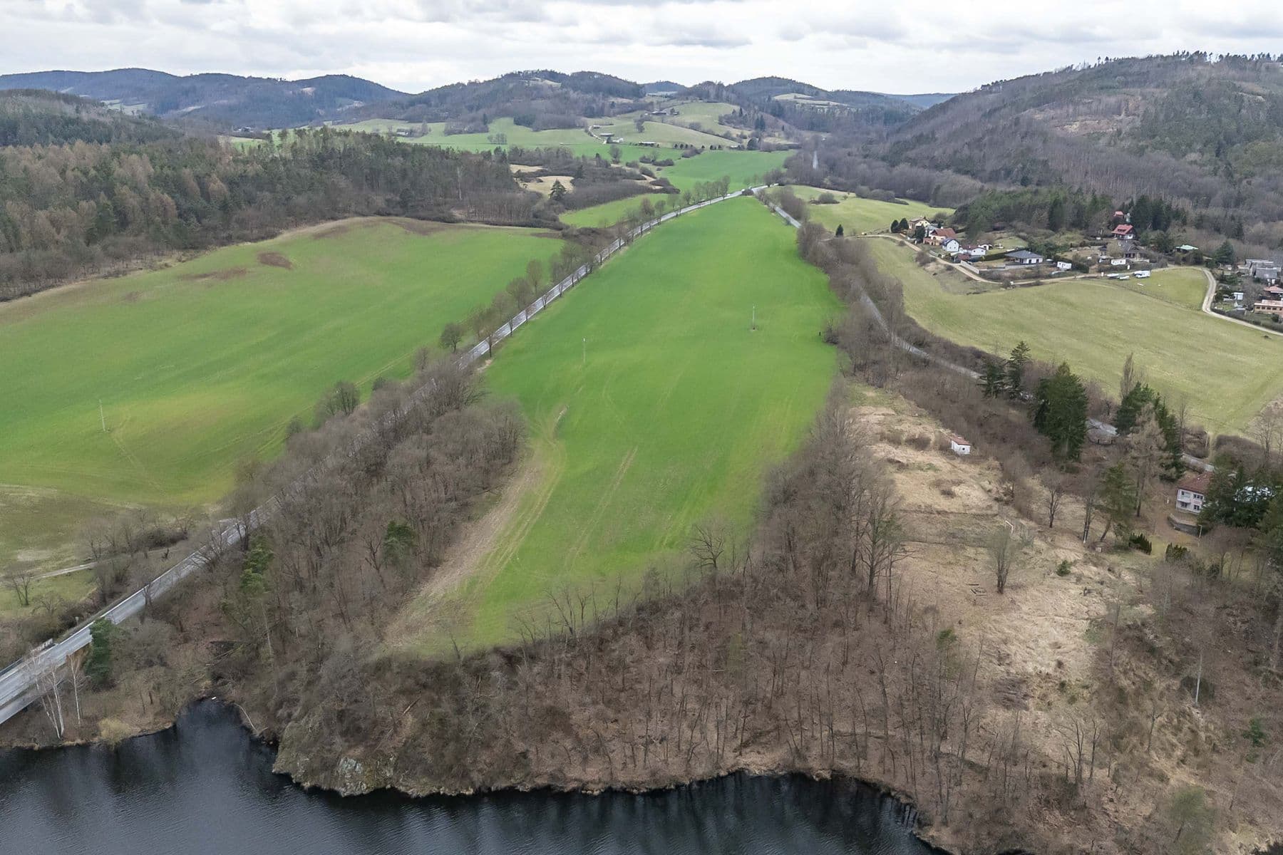 Prodej pozemku 34.543 m², Hřiměždice, Středočeský kraj Prodej pozemku 34.543 m², Hřiměždice, Středočeský kraj