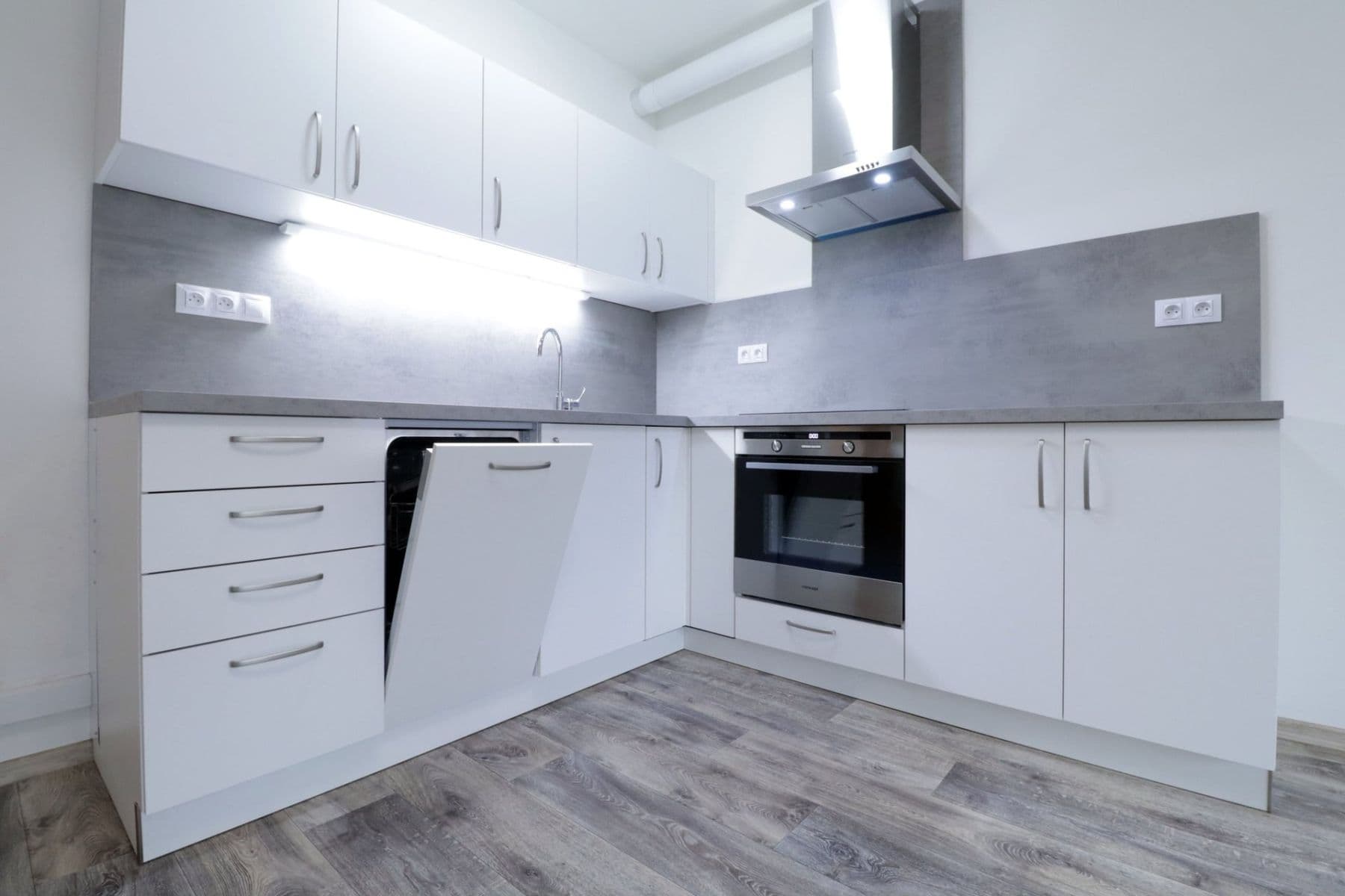 Pronájem bytu 2+kk 55 m², U Traktorky, Praha, Praha Pronájem bytu 2+kk 55 m², U Traktorky, Praha, Praha