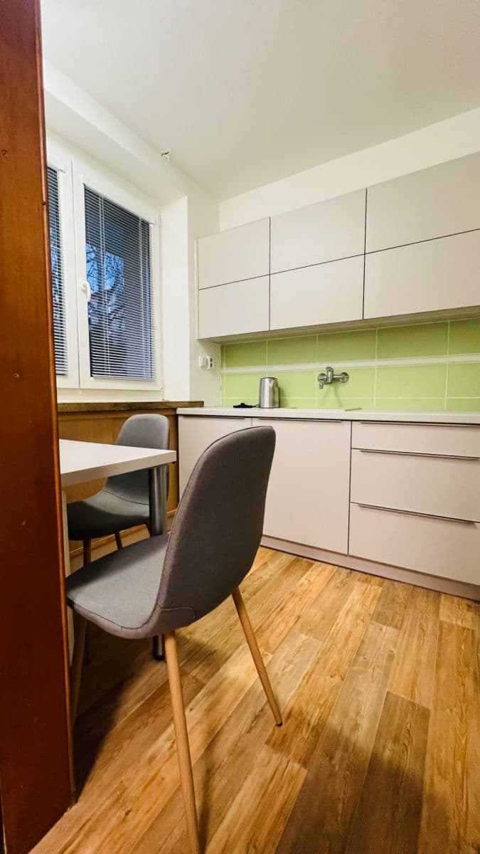 Pronájem bytu 1+1 32 m², Santražiny, Zlín, Zlínský kraj Pronájem bytu 1+1 32 m², Santražiny, Zlín, Zlínský kraj