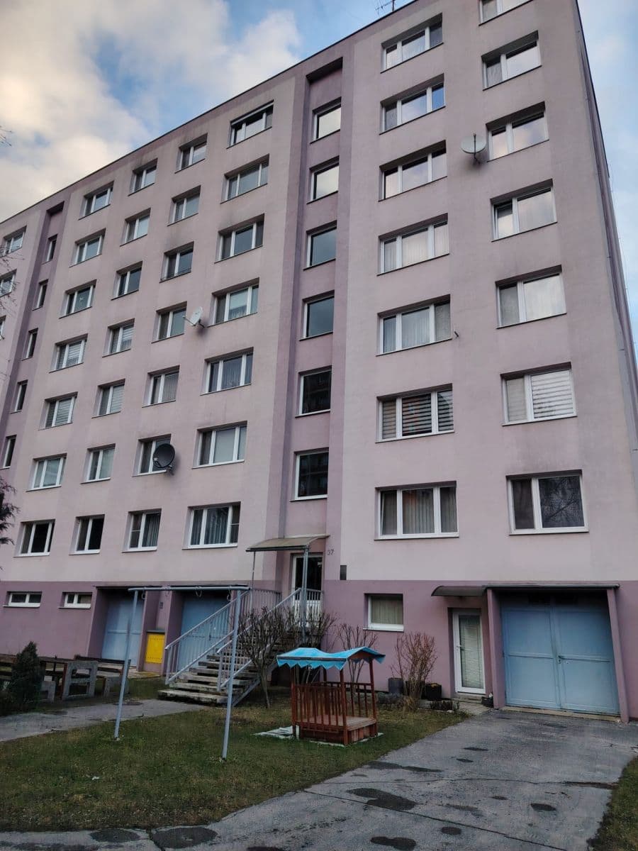 Prodej bytu 4+1 84 m², Okružná, Handlová, Trenčiansky kraj Prodej bytu 4+1 84 m², Okružná, Handlová, Trenčiansky kraj