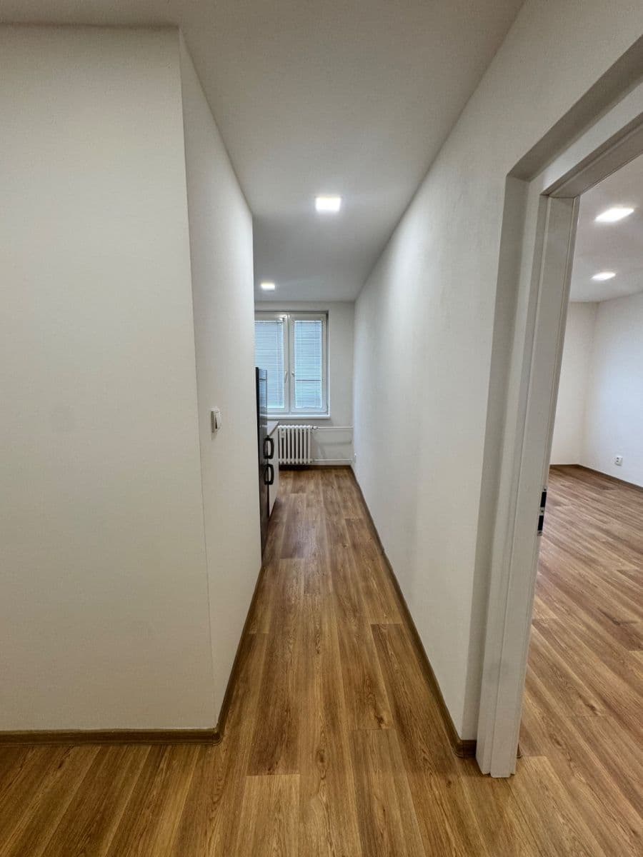 Pronájem bytu 1+1 38 m², Vincence Makovského, Ostrava, Moravskoslezský kraj Pronájem bytu 1+1 38 m², Vincence Makovského, Ostrava, Moravskoslezský kraj