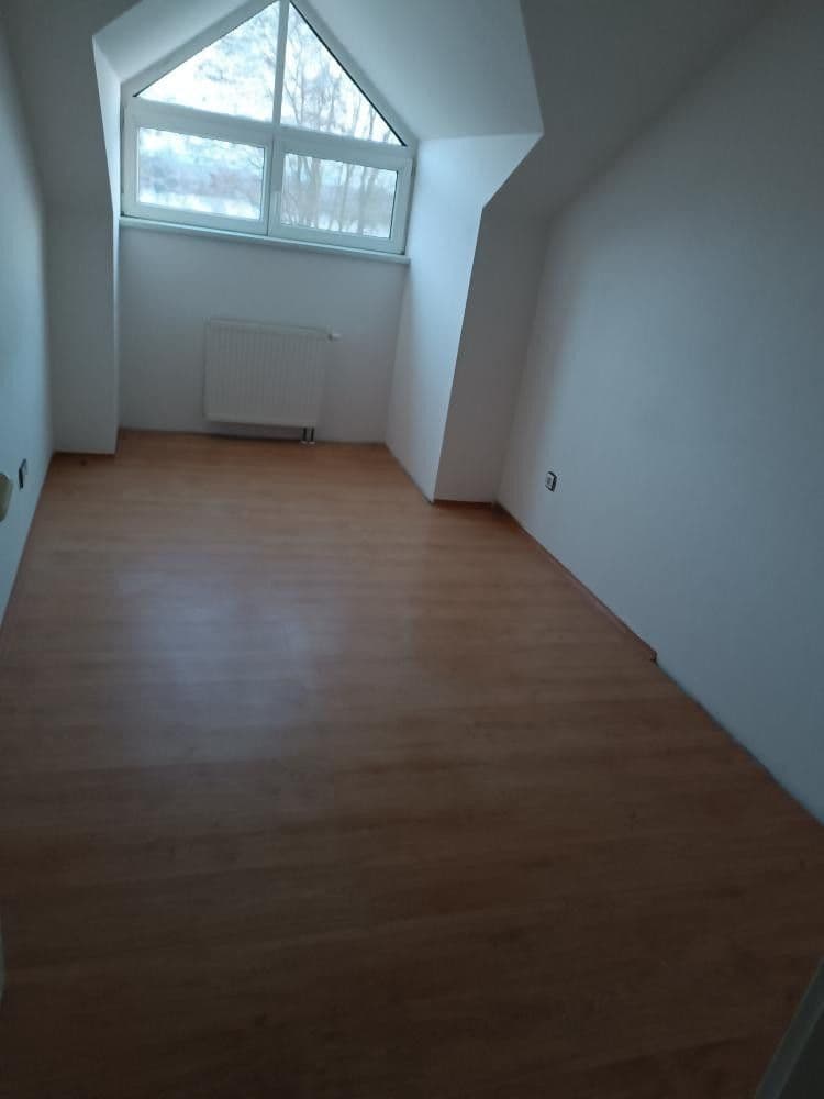 Pronájem bytu 1+1 45 m², Spojovací, Veltruby, Středočeský kraj Pronájem bytu 1+1 45 m², Spojovací, Veltruby, Středočeský kraj
