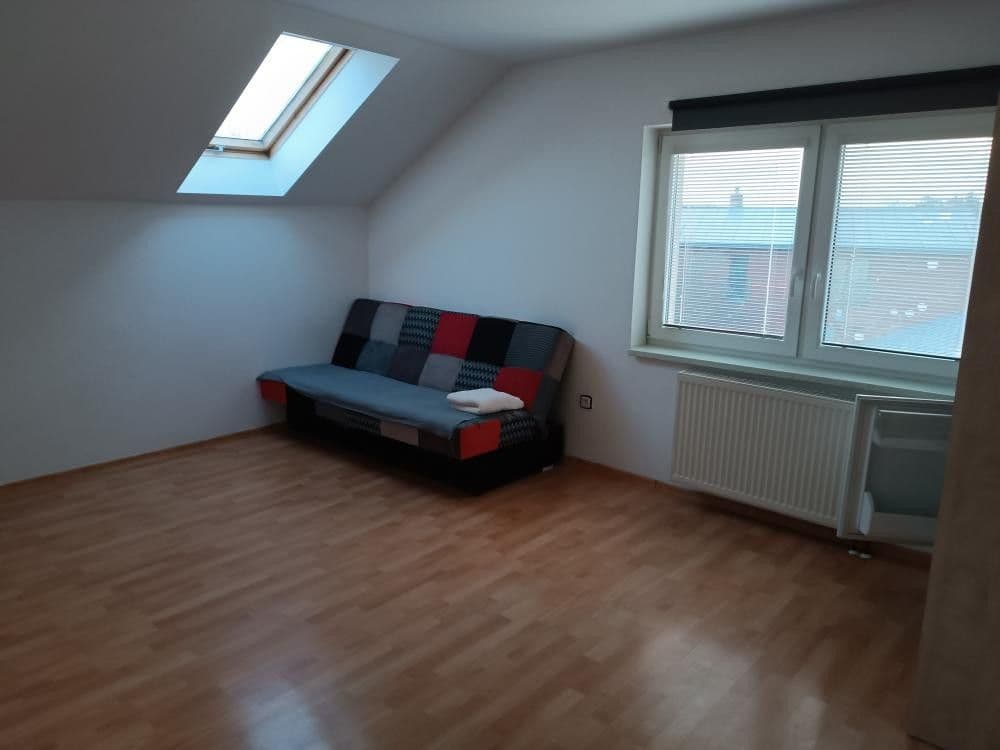 Pronájem bytu 1+1 45 m², Spojovací, Veltruby, Středočeský kraj Pronájem bytu 1+1 45 m², Spojovací, Veltruby, Středočeský kraj