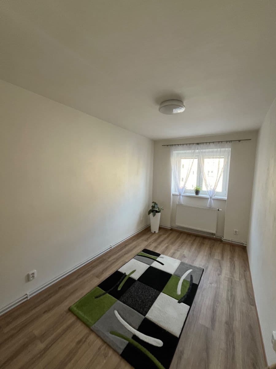 Pronájem bytu 3+1 64 m², U Tržnice, Neratovice, Středočeský kraj Pronájem bytu 3+1 64 m², U Tržnice, Neratovice, Středočeský kraj