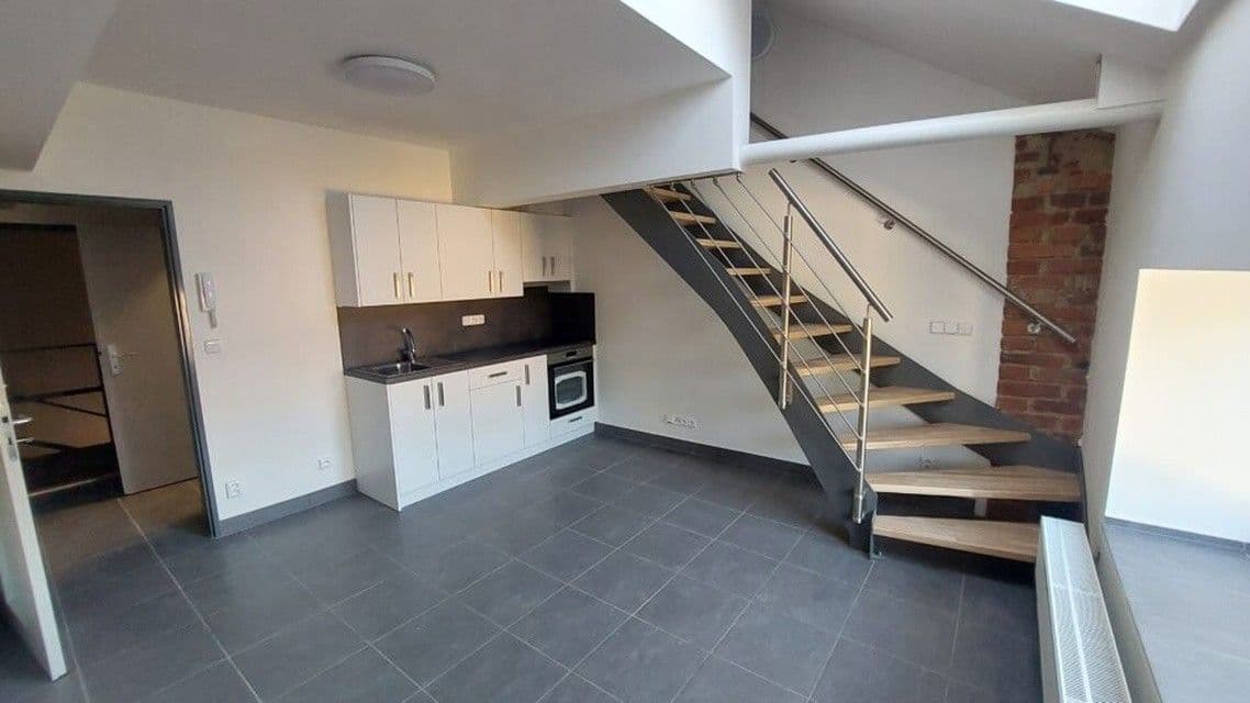 Pronájem bytu 2+kk 40 m², náměstí Svobody, Šternberk, Olomoucký kraj Pronájem bytu 2+kk 40 m², náměstí Svobody, Šternberk, Olomoucký kraj