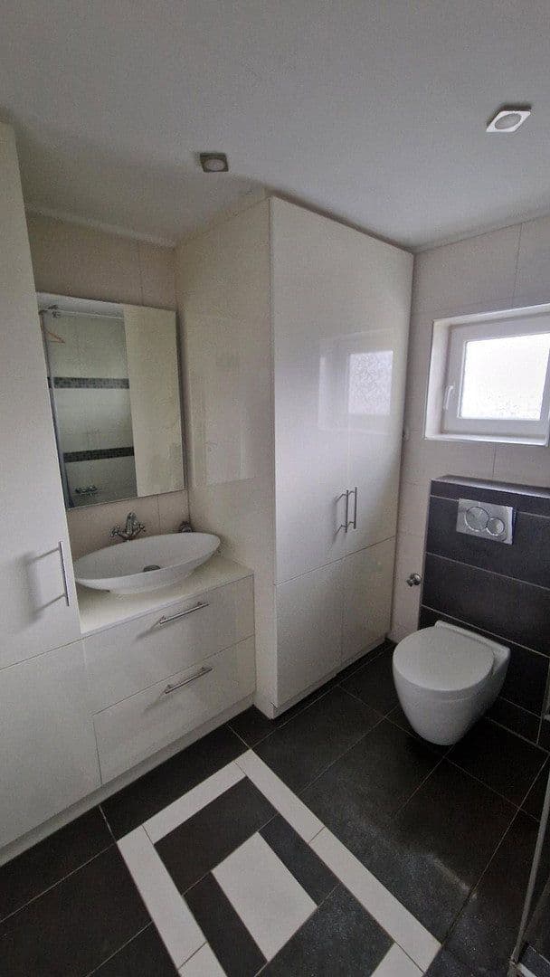 Pronájem domu 120 m², pozemek 300 m², Düren, Severní Porýní-Vestfálsko Pronájem domu 120 m², pozemek 300 m², Düren, Severní Porýní-Vestfálsko