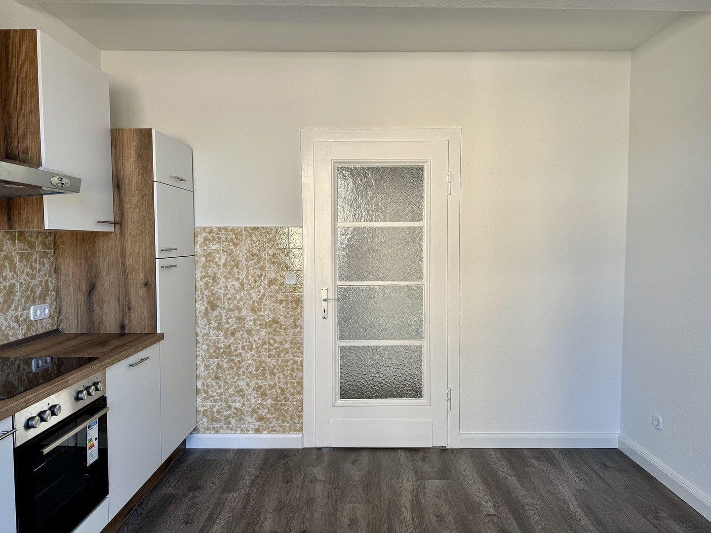 Pronájem bytu 3+1 87 m², Oesdorfer Straße 14, Bad Pyrmont, Dolní Sasko Pronájem bytu 3+1 87 m², Oesdorfer Straße 14, Bad Pyrmont, Dolní Sasko