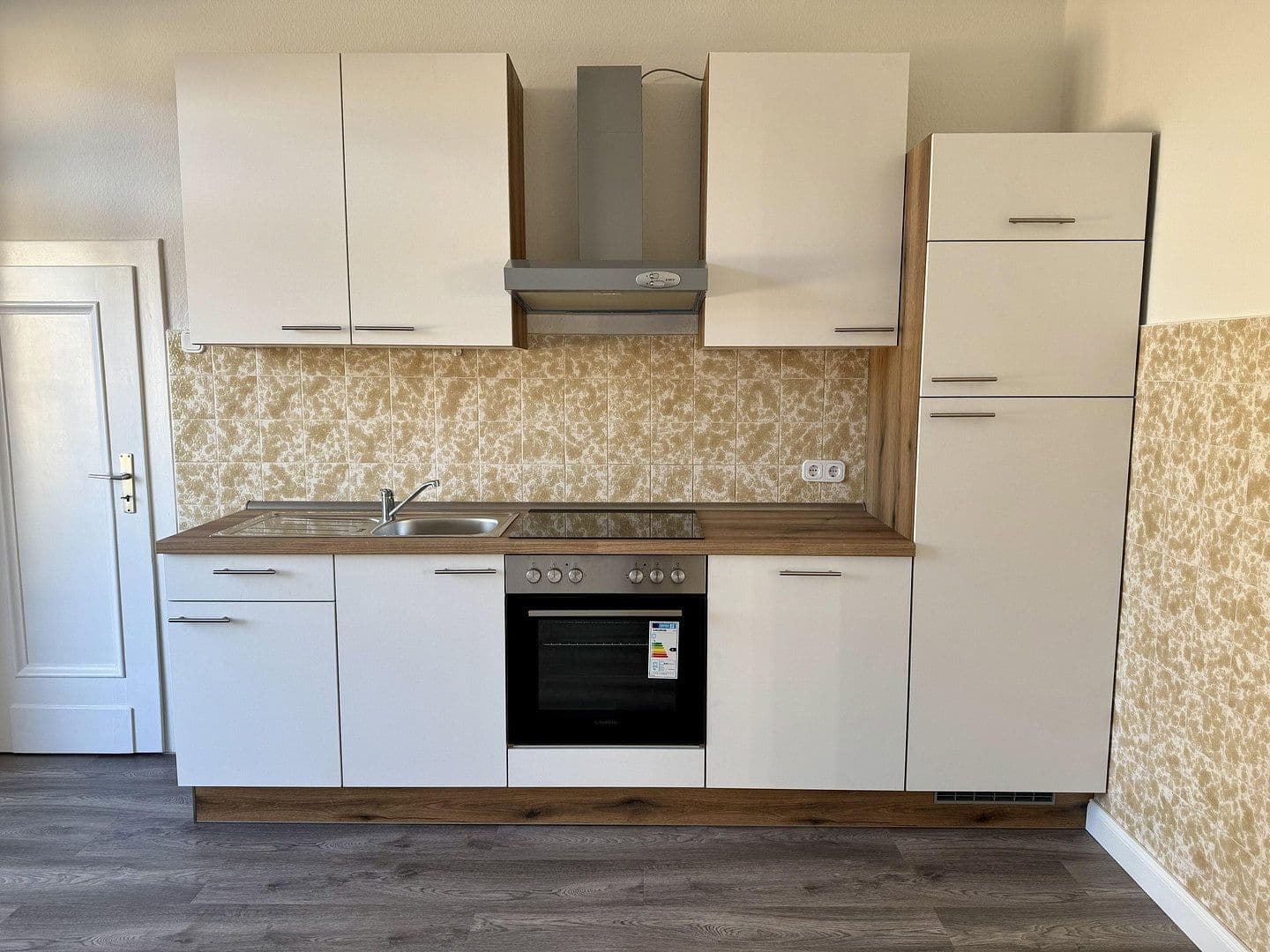 Pronájem bytu 3+1 87 m², Oesdorfer Straße 14, Bad Pyrmont, Dolní Sasko Pronájem bytu 3+1 87 m², Oesdorfer Straße 14, Bad Pyrmont, Dolní Sasko