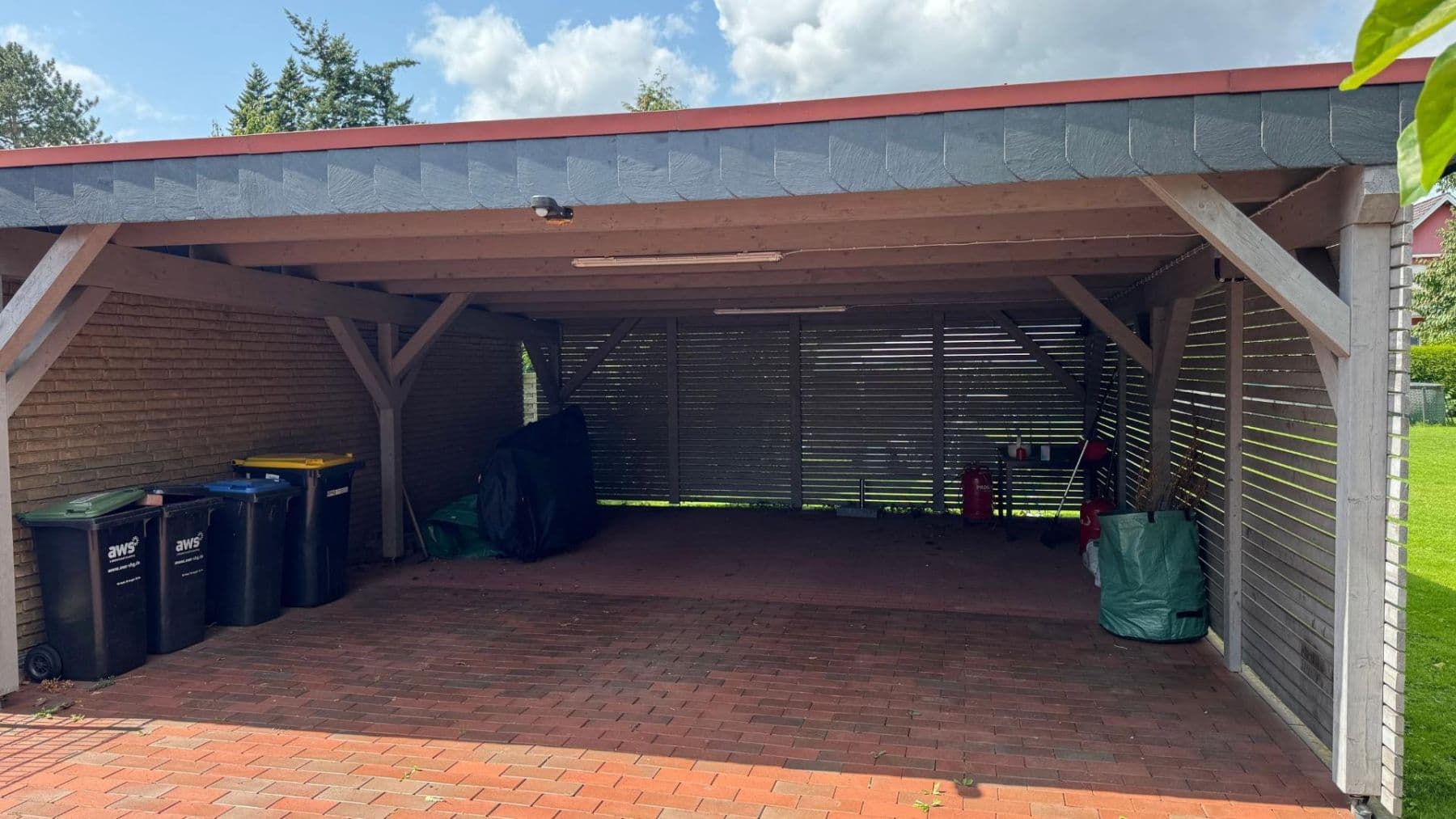 Prodej domu 378 m², pozemek 2.150 m², Rinteln, Dolní Sasko Prodej domu 378 m², pozemek 2.150 m², Rinteln, Dolní Sasko