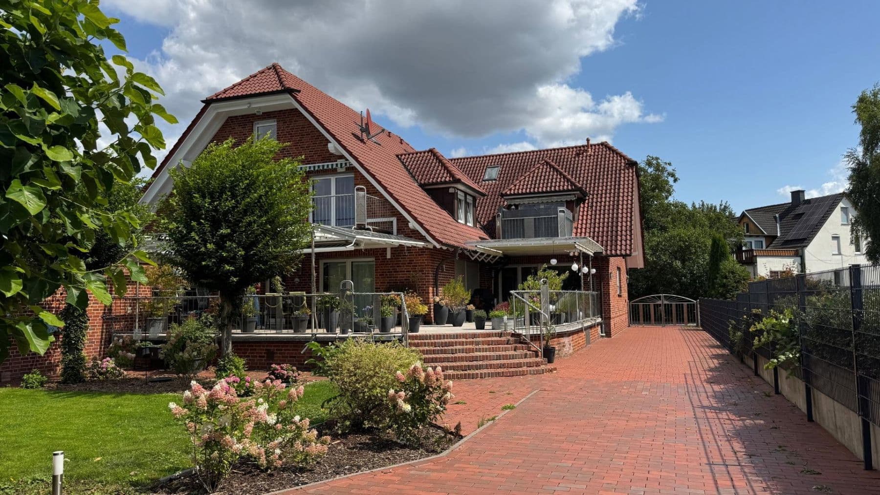 Prodej domu 378 m², pozemek 2.150 m², Rinteln, Dolní Sasko Prodej domu 378 m², pozemek 2.150 m², Rinteln, Dolní Sasko