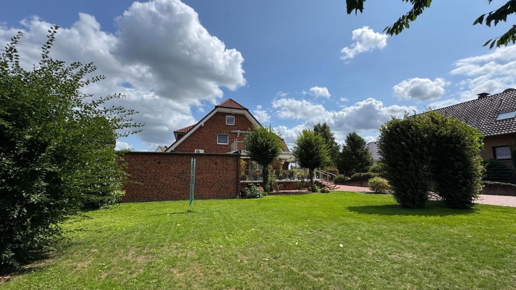 Prodej domu 378 m², pozemek 2.150 m², Rinteln, Dolní Sasko Prodej domu 378 m², pozemek 2.150 m², Rinteln, Dolní Sasko