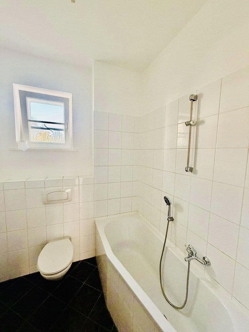 Prodej bytu 2+1 50 m², Wassermannstraße 125, Berlin, Berlín Prodej bytu 2+1 50 m², Wassermannstraße 125, Berlin, Berlín