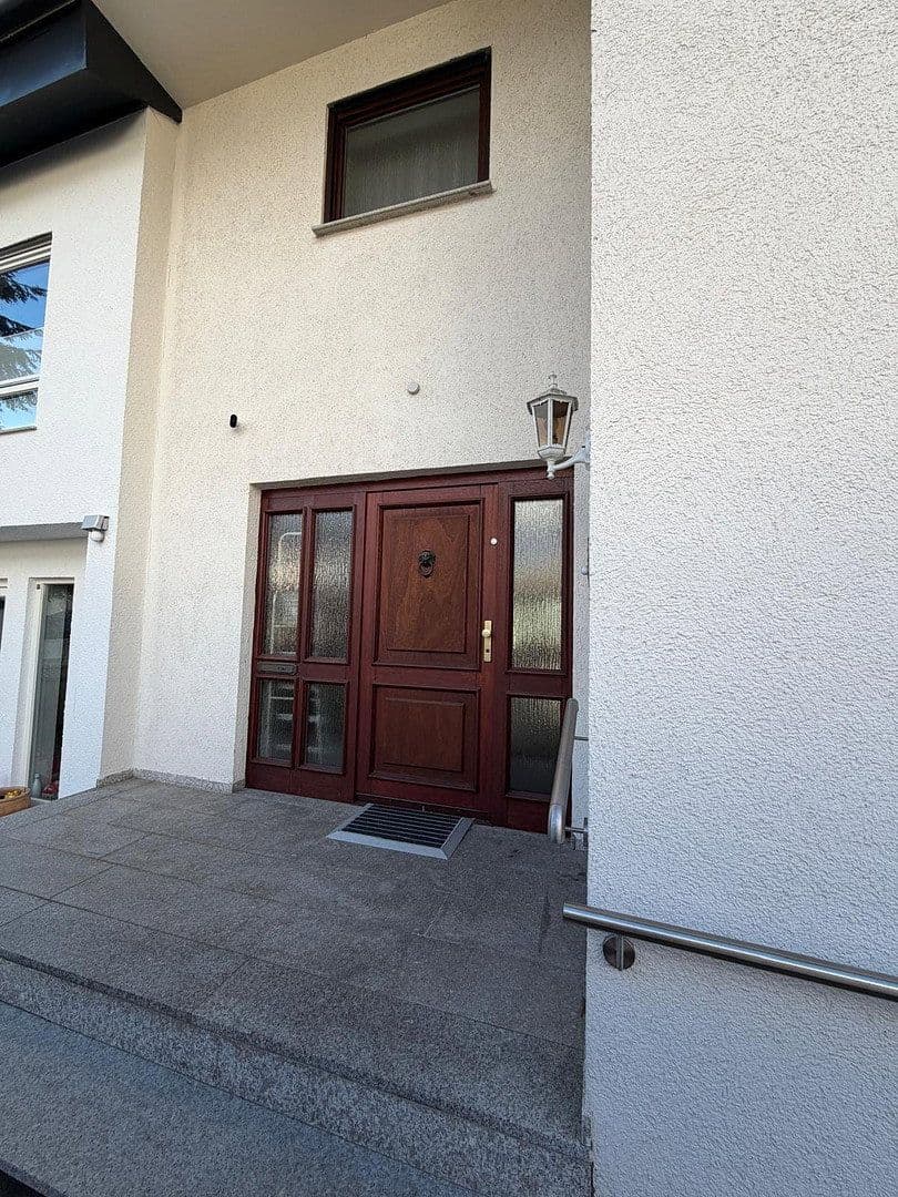 Pronájem domu 240 m², pozemek 468 m², Peter-Parlerstraße 6, Sindelfingen, Bádensko-Württembersko Pronájem domu 240 m², pozemek 468 m², Peter-Parlerstraße 6, Sindelfingen, Bádensko-Württembersko