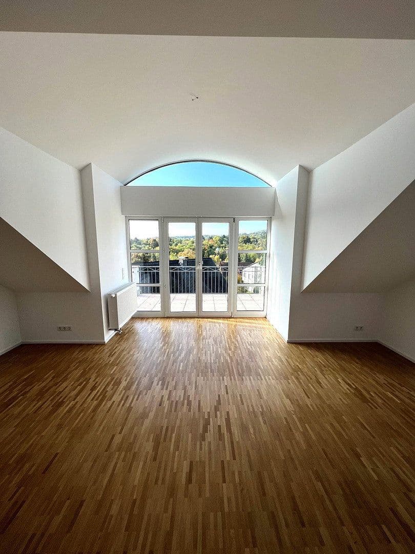 Pronájem bytu 3+1 88 m², Kronthaler Weg 11, Kronberg im Taunus, Hessen Pronájem bytu 3+1 88 m², Kronthaler Weg 11, Kronberg im Taunus, Hessen