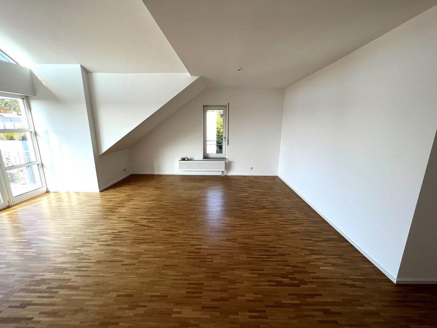 Pronájem bytu 3+1 88 m², Kronthaler Weg 11, Kronberg im Taunus, Hessen Pronájem bytu 3+1 88 m², Kronthaler Weg 11, Kronberg im Taunus, Hessen