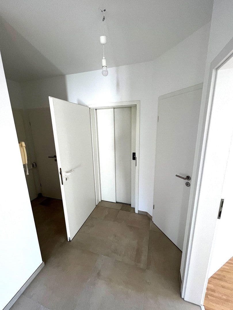 Pronájem bytu 3+1 88 m², Kronthaler Weg 11, Kronberg im Taunus, Hessen Pronájem bytu 3+1 88 m², Kronthaler Weg 11, Kronberg im Taunus, Hessen