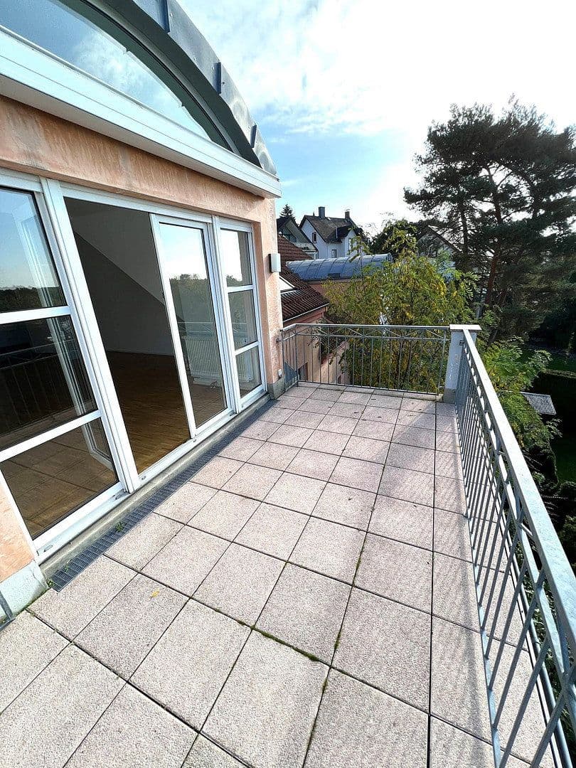 Pronájem bytu 3+1 88 m², Kronthaler Weg 11, Kronberg im Taunus, Hessen Pronájem bytu 3+1 88 m², Kronthaler Weg 11, Kronberg im Taunus, Hessen