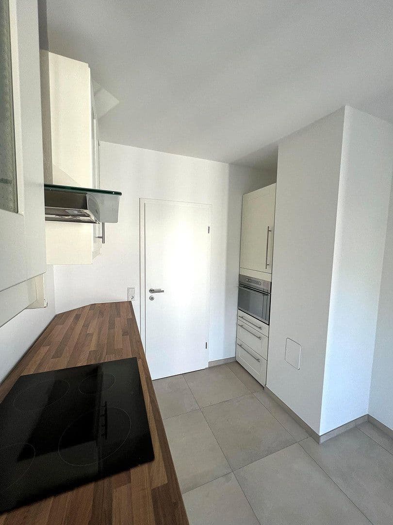 Pronájem bytu 3+1 88 m², Kronthaler Weg 11, Kronberg im Taunus, Hessen Pronájem bytu 3+1 88 m², Kronthaler Weg 11, Kronberg im Taunus, Hessen