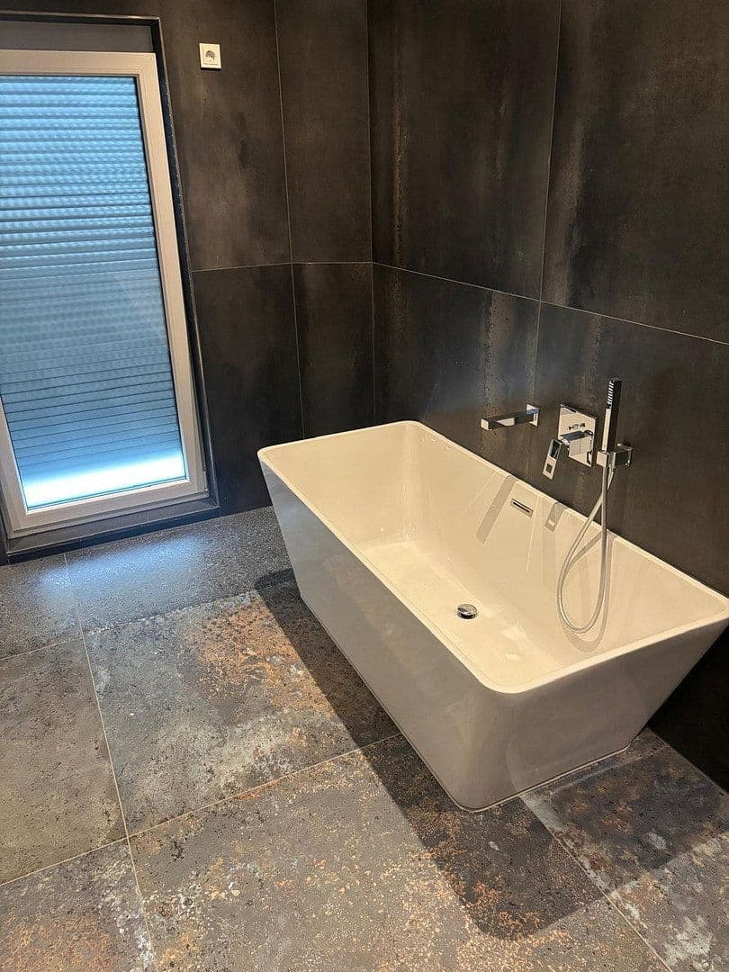 Pronájem bytu 3+1 110 m², Max Eyth Straße 5, Pohlheim, Hessen Pronájem bytu 3+1 110 m², Max Eyth Straße 5, Pohlheim, Hessen