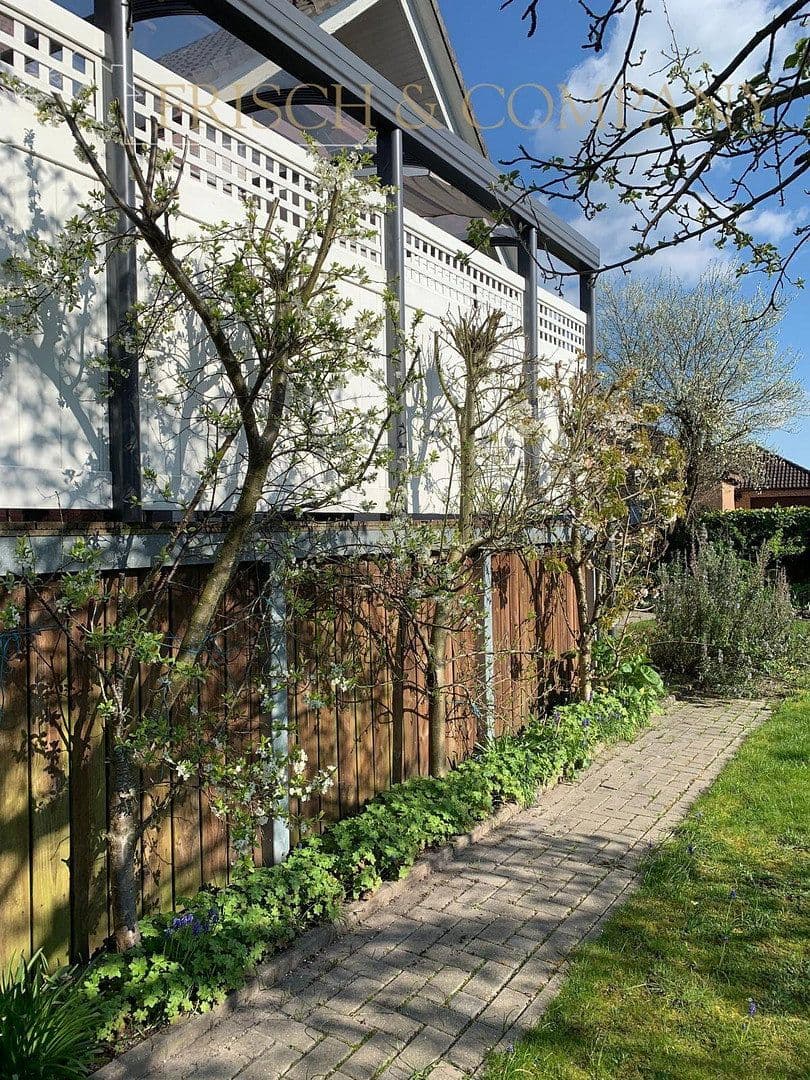 Prodej domu 212 m², pozemek 601 m², Varel, Dolní Sasko Prodej domu 212 m², pozemek 601 m², Varel, Dolní Sasko