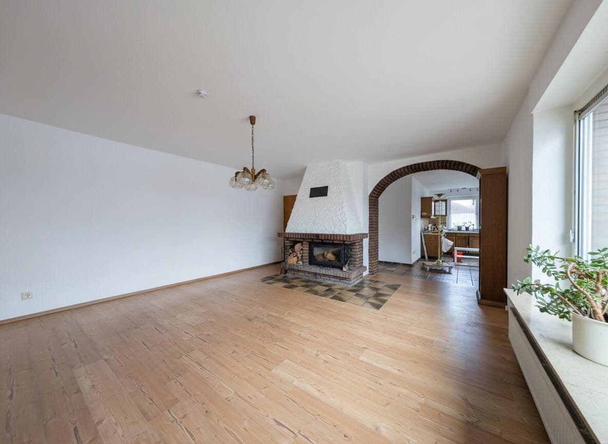 Prodej domu 212 m², pozemek 601 m², Varel, Dolní Sasko Prodej domu 212 m², pozemek 601 m², Varel, Dolní Sasko