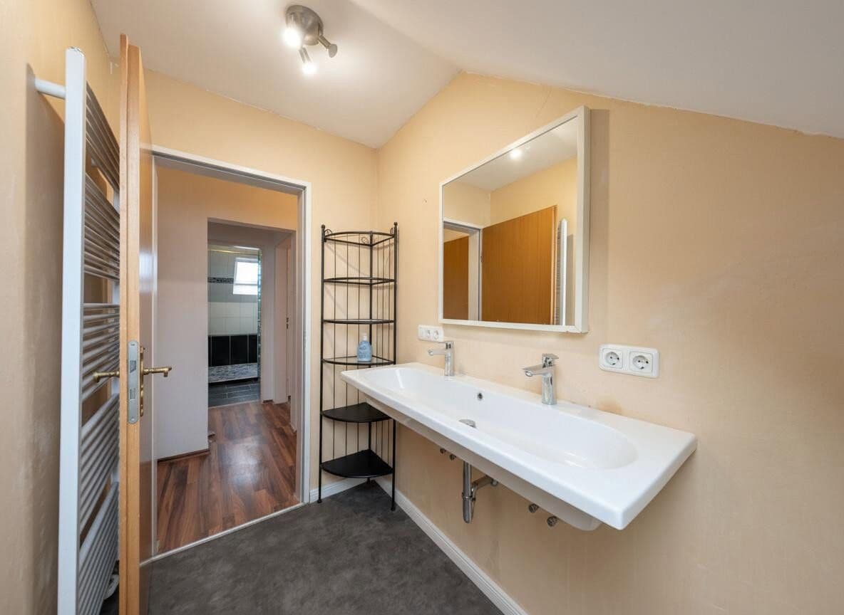 Prodej domu 212 m², pozemek 601 m², Varel, Dolní Sasko Prodej domu 212 m², pozemek 601 m², Varel, Dolní Sasko