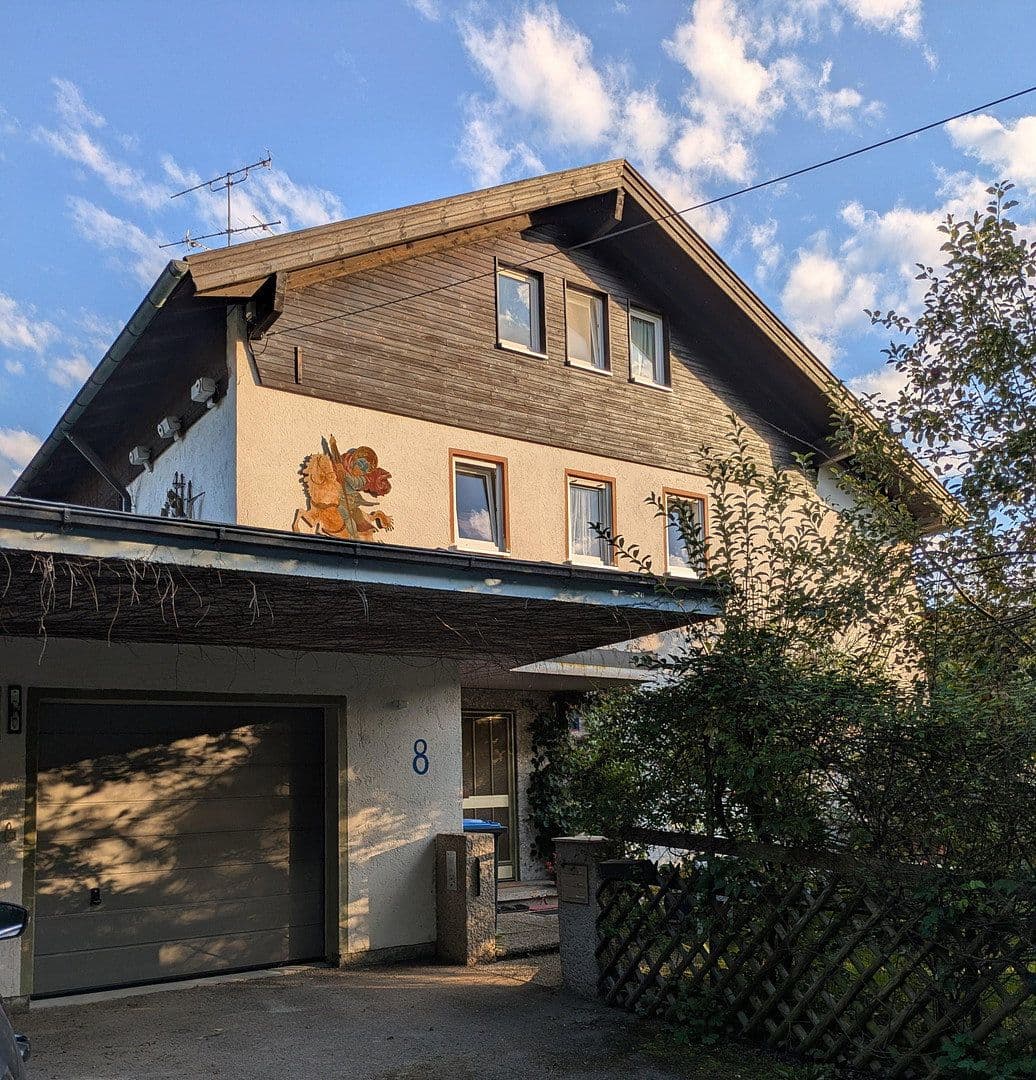 Prodej domu 260 m², pozemek 1.301 m², Kranzhornstraße 8, Feldkirchen-Westerham, Bavorsko Prodej domu 260 m², pozemek 1.301 m², Kranzhornstraße 8, Feldkirchen-Westerham, Bavorsko