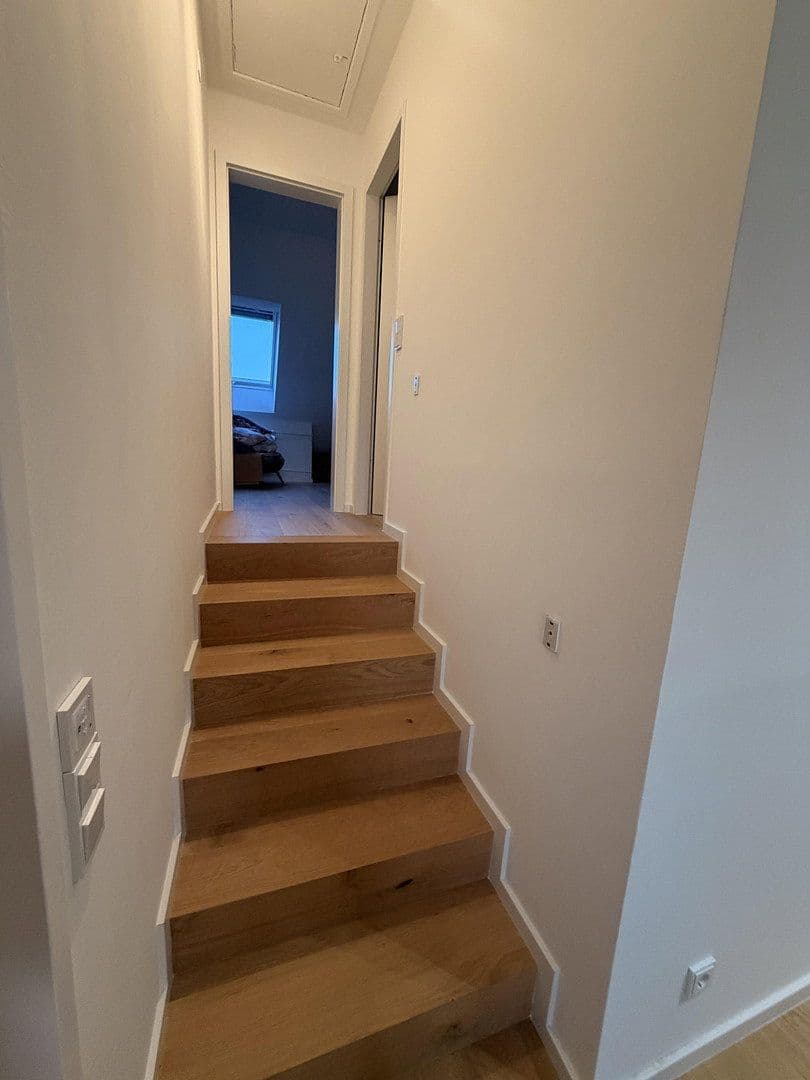 Pronájem domu 130 m², pozemek 130 m², München, Bavorsko Pronájem domu 130 m², pozemek 130 m², München, Bavorsko