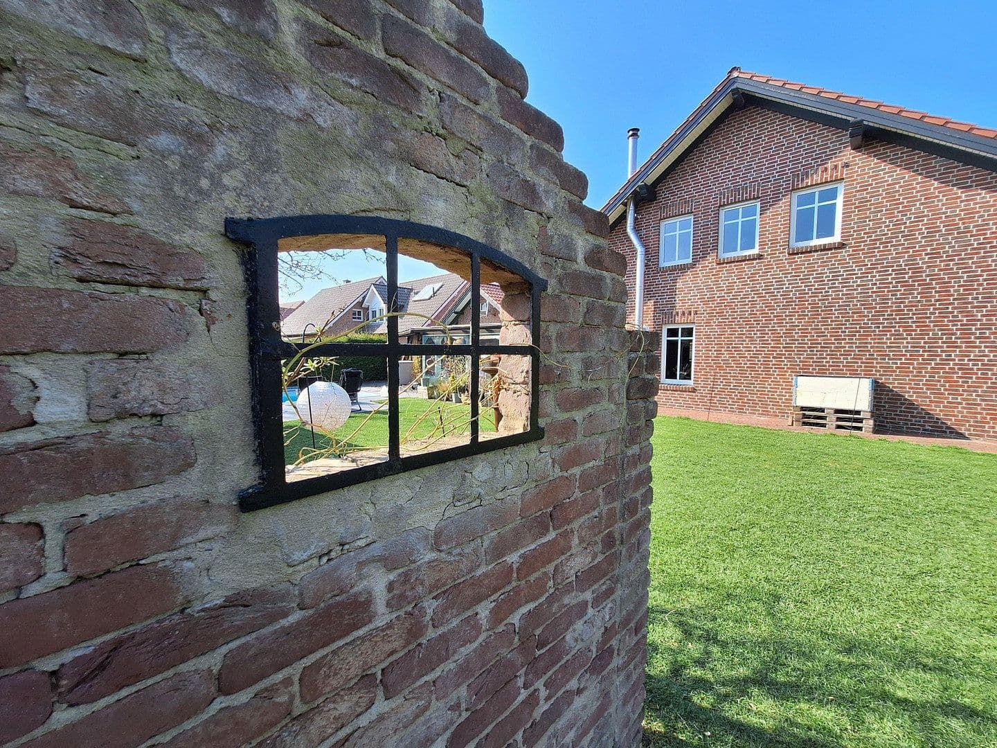 Prodej domu 284 m², pozemek 943 m², Dersum, Dolní Sasko Prodej domu 284 m², pozemek 943 m², Dersum, Dolní Sasko