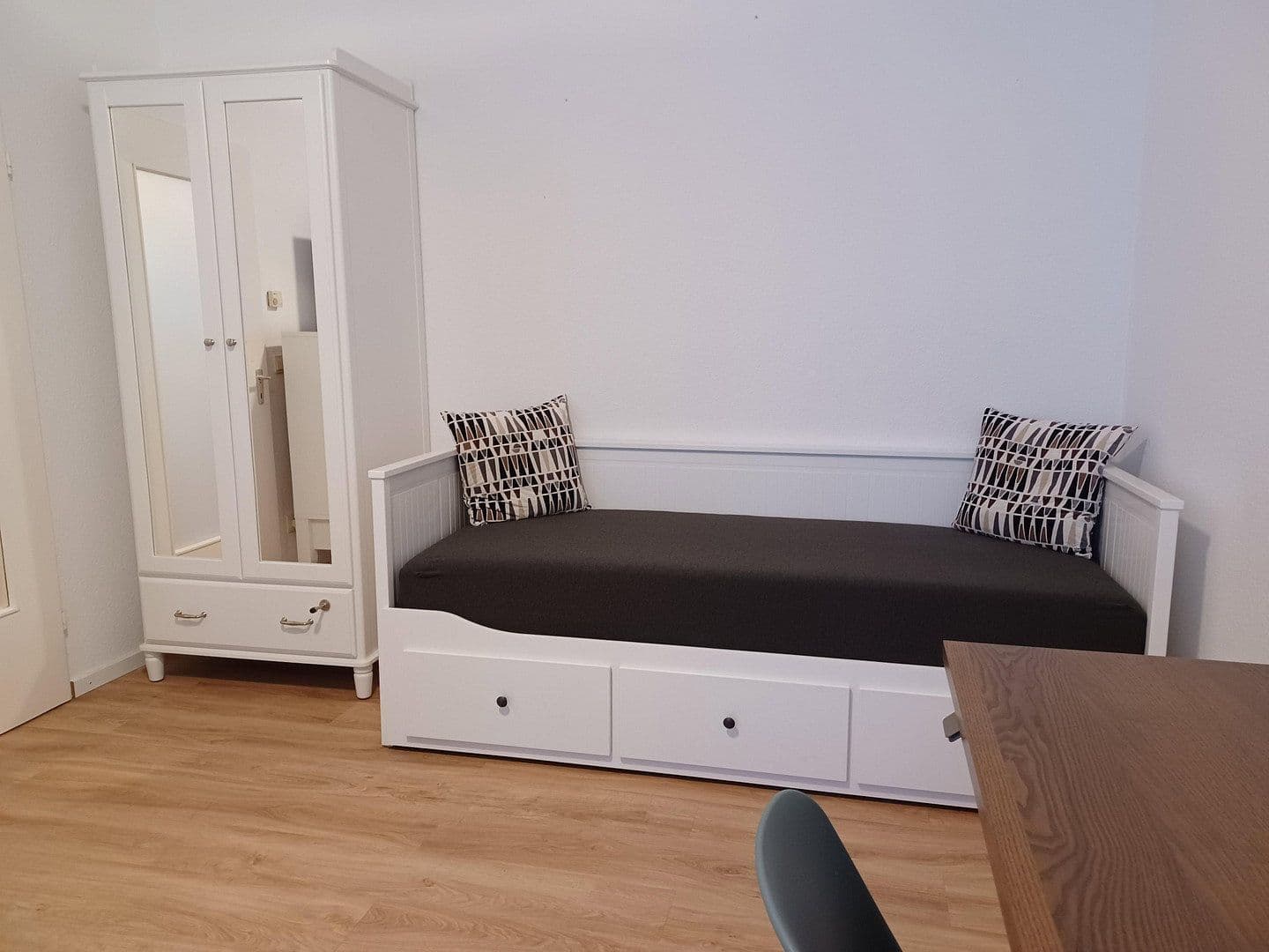 Prodej bytu 1+1 27 m², Arcostr. 10-12, Berlin, Berlín Prodej bytu 1+1 27 m², Arcostr. 10-12, Berlin, Berlín