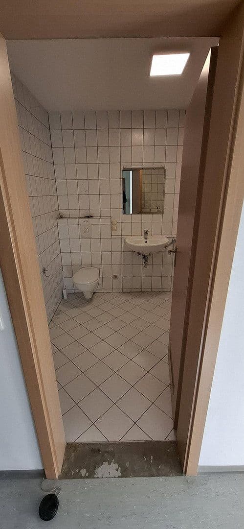 Pronájem bytu 3+1 73 m², Birkenallee 33 A, Bubenreuth, Bavorsko Pronájem bytu 3+1 73 m², Birkenallee 33 A, Bubenreuth, Bavorsko