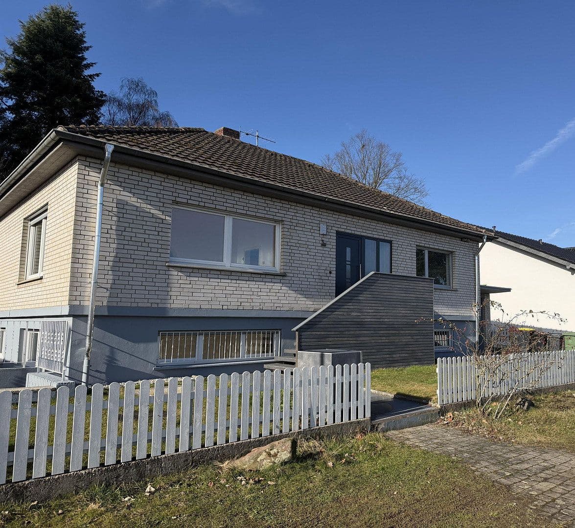 Prodej domu 142 m², pozemek 700 m², Alte Str. 3a, Bad Honnef, Severní Porýní-Vestfálsko Prodej domu 142 m², pozemek 700 m², Alte Str. 3a, Bad Honnef, Severní Porýní-Vestfálsko