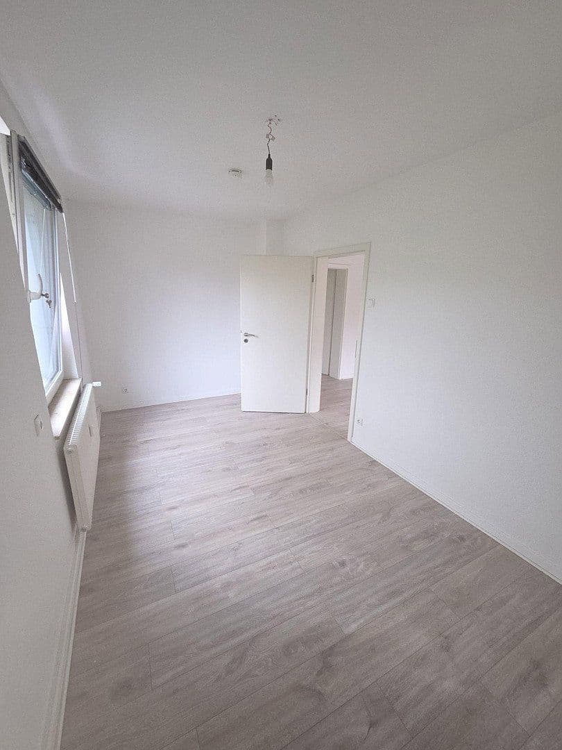 Pronájem bytu 2+1 58 m², Dinnendahlstrasse 40, Oberhausen, Severní Porýní-Vestfálsko Pronájem bytu 2+1 58 m², Dinnendahlstrasse 40, Oberhausen, Severní Porýní-Vestfálsko
