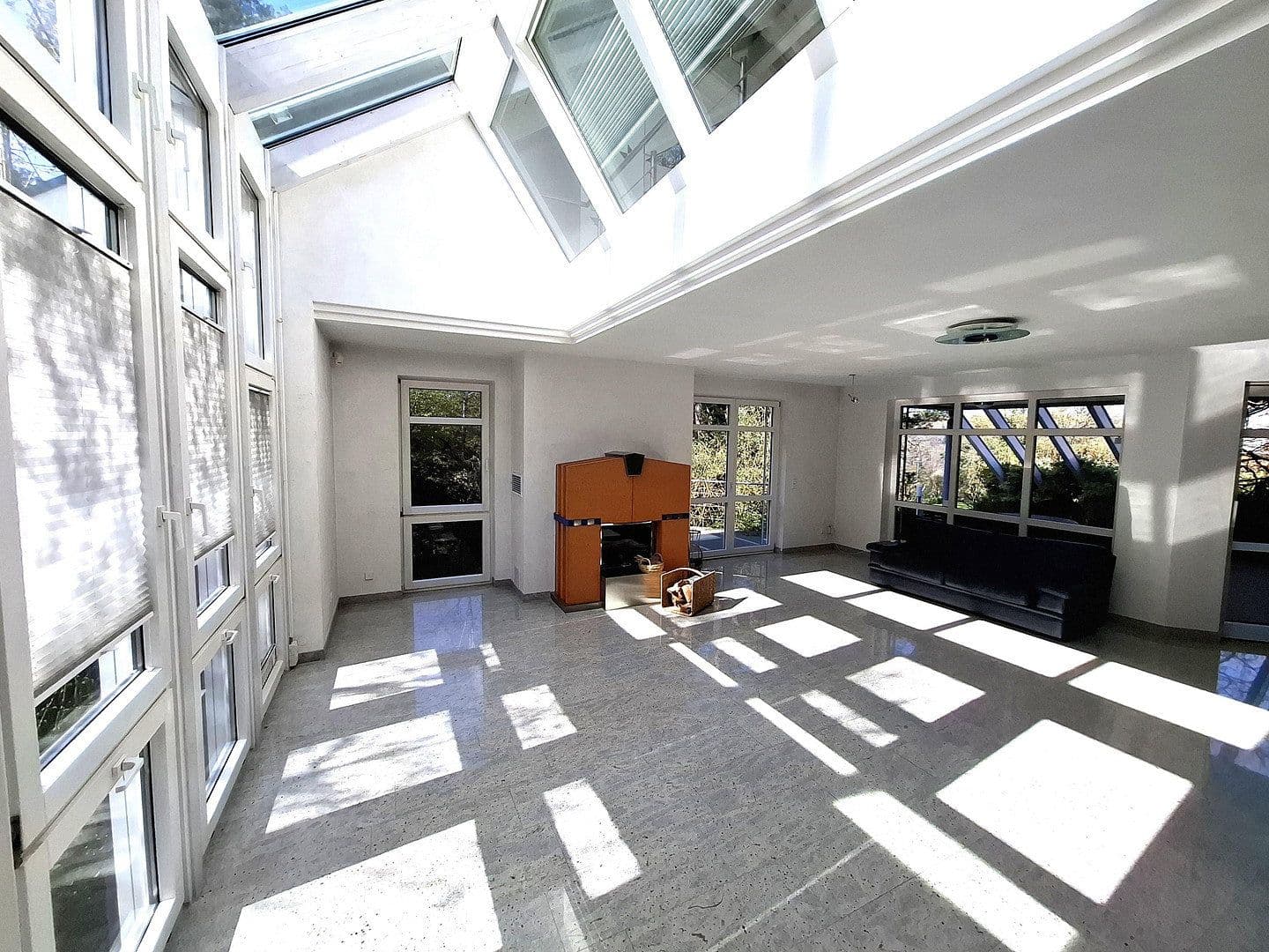 Prodej domu 357 m², pozemek 1.448 m², Grafenau, Bádensko-Württembersko Prodej domu 357 m², pozemek 1.448 m², Grafenau, Bádensko-Württembersko