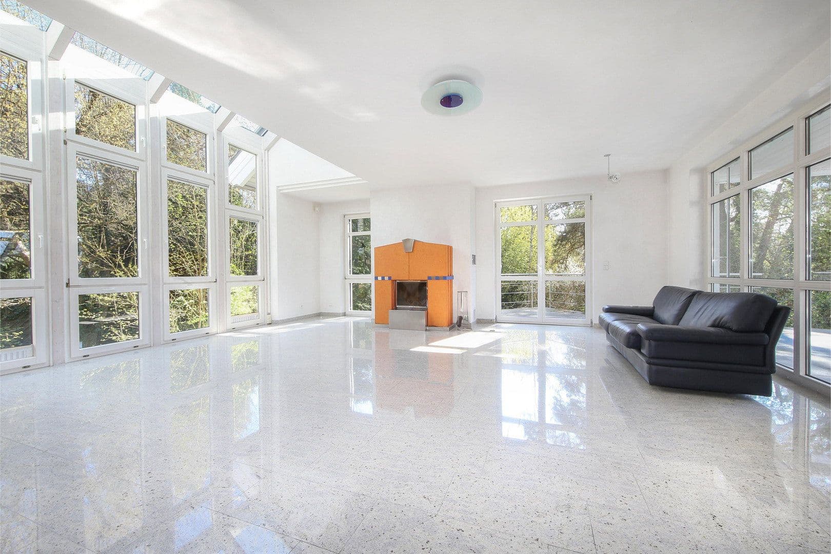 Prodej domu 357 m², pozemek 1.448 m², Grafenau, Bádensko-Württembersko Prodej domu 357 m², pozemek 1.448 m², Grafenau, Bádensko-Württembersko