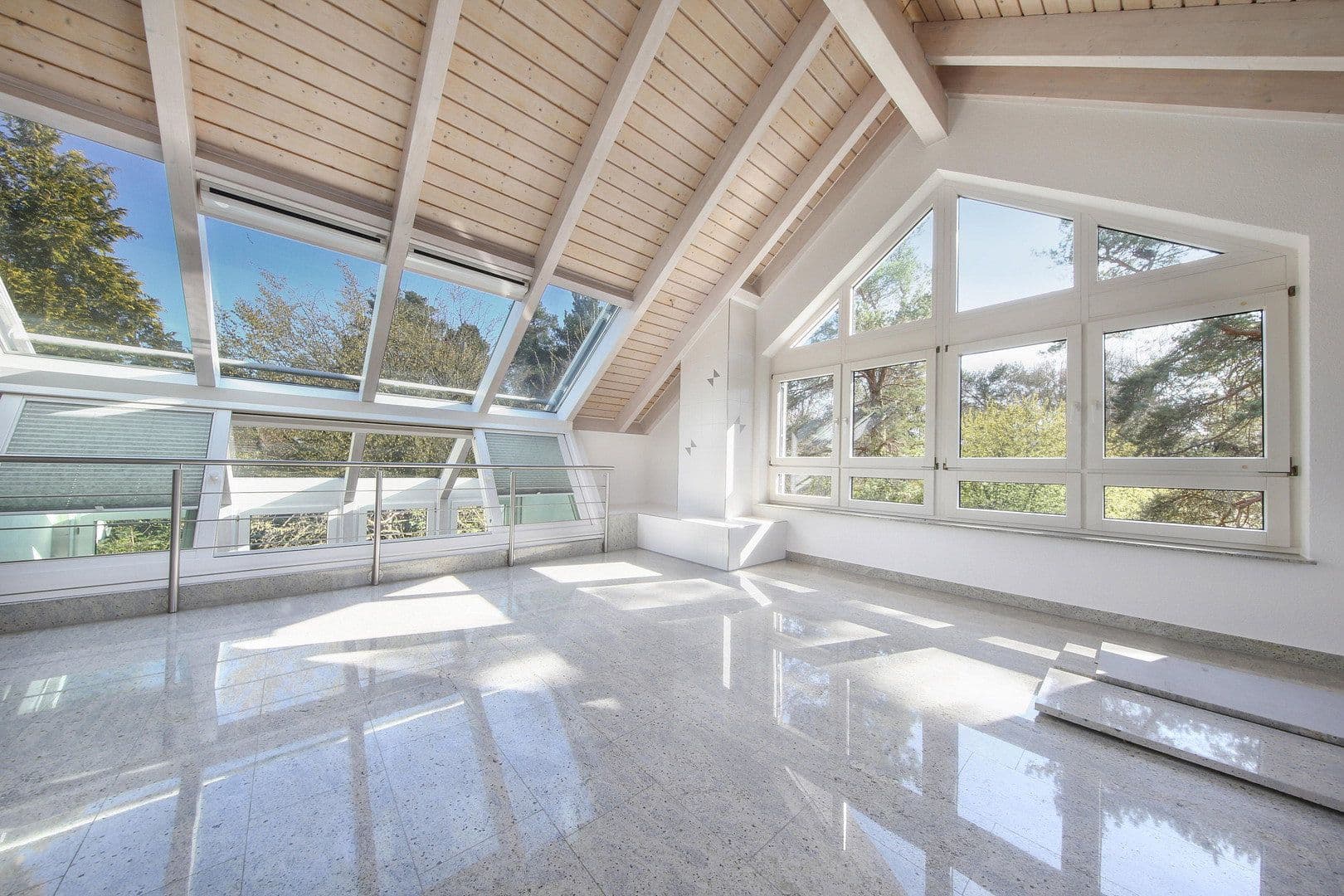 Prodej domu 357 m², pozemek 1.448 m², Grafenau, Bádensko-Württembersko Prodej domu 357 m², pozemek 1.448 m², Grafenau, Bádensko-Württembersko