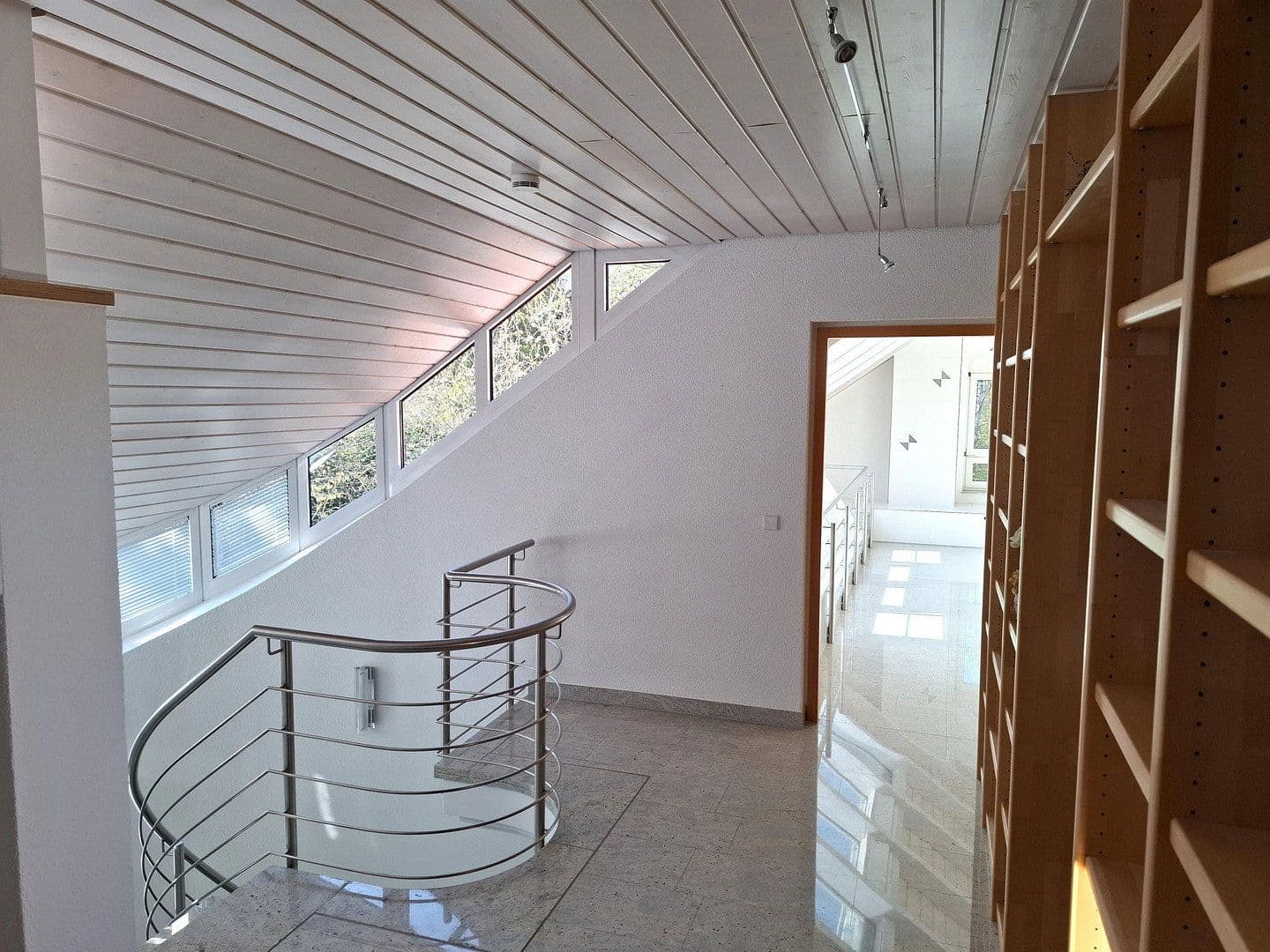 Prodej domu 357 m², pozemek 1.448 m², Grafenau, Bádensko-Württembersko Prodej domu 357 m², pozemek 1.448 m², Grafenau, Bádensko-Württembersko