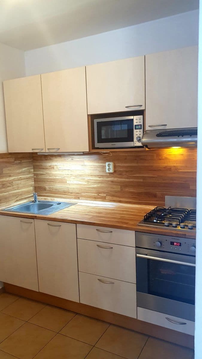 Pronájem bytu 2+kk 45 m², Nad Ohradou, Praha, Praha Pronájem bytu 2+kk 45 m², Nad Ohradou, Praha, Praha