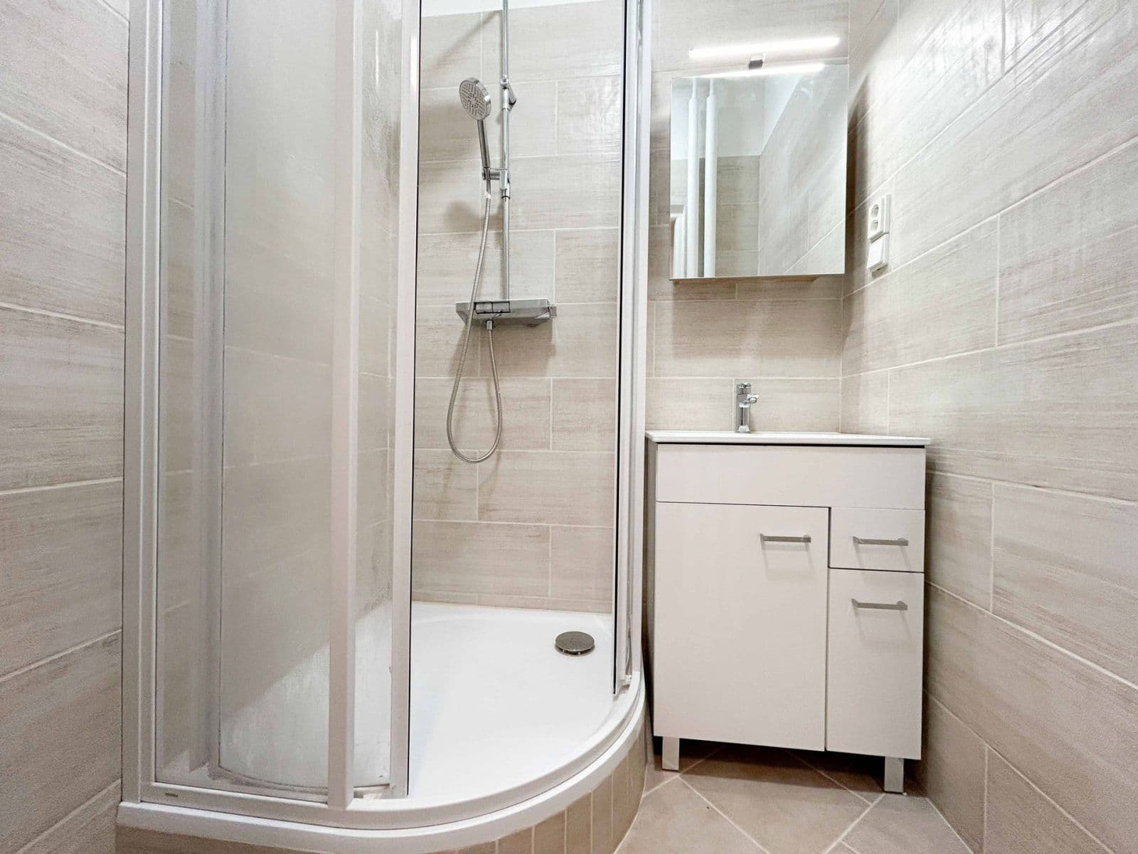 Pronájem bytu 2+1 54 m², Na Petřinách, Praha, Praha Pronájem bytu 2+1 54 m², Na Petřinách, Praha, Praha