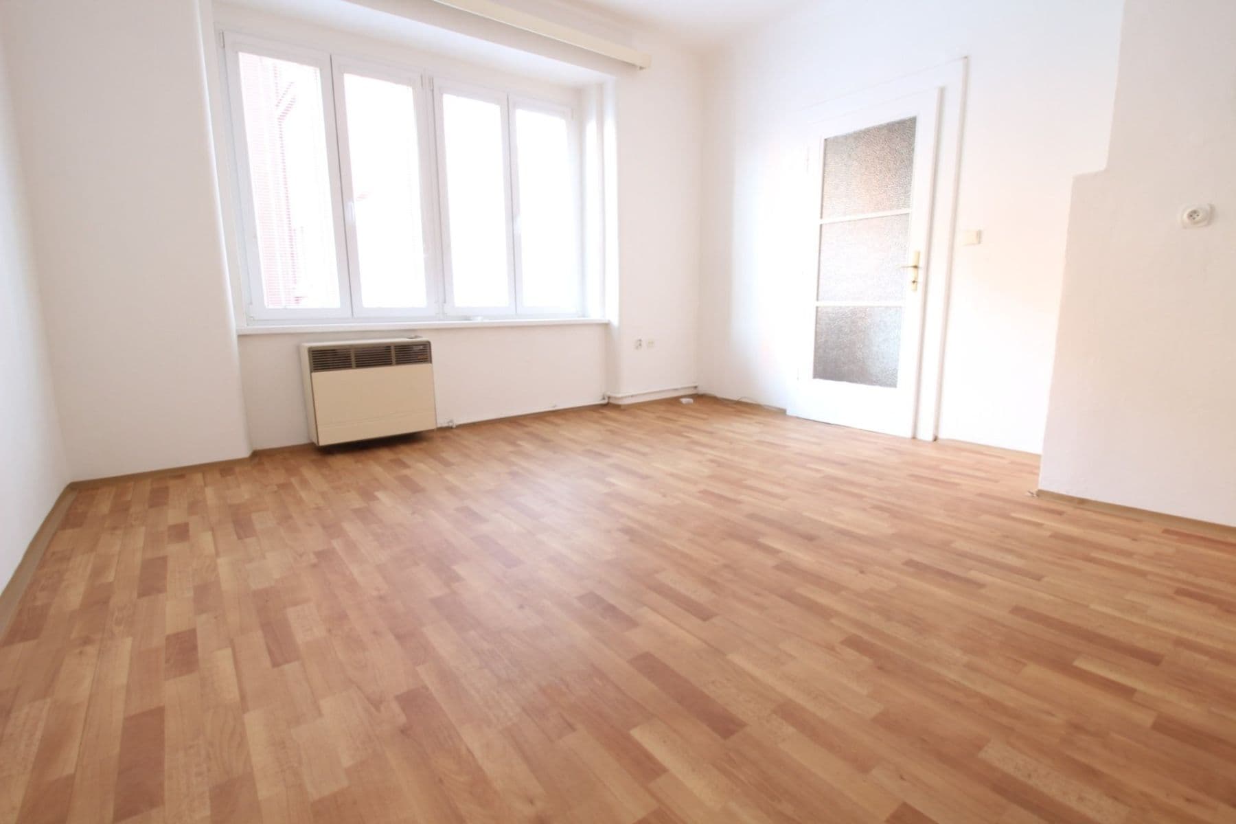 Pronájem bytu 2+kk 60 m², Argentinská, Praha, Praha Pronájem bytu 2+kk 60 m², Argentinská, Praha, Praha