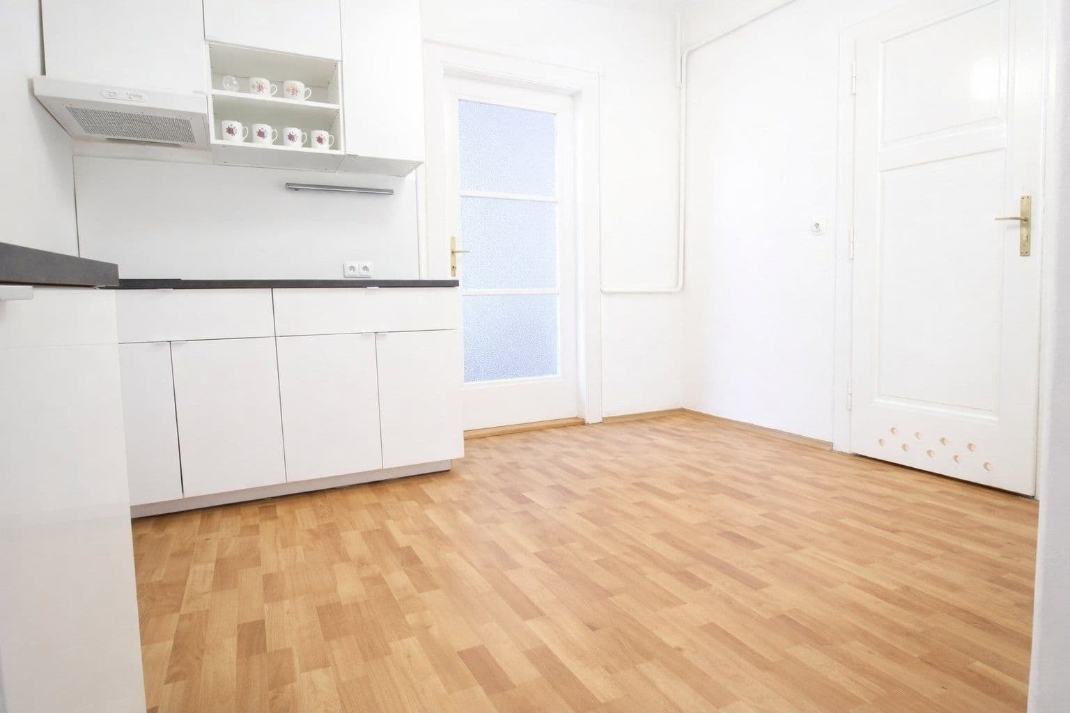 Pronájem bytu 2+kk 60 m², Argentinská, Praha, Praha Pronájem bytu 2+kk 60 m², Argentinská, Praha, Praha