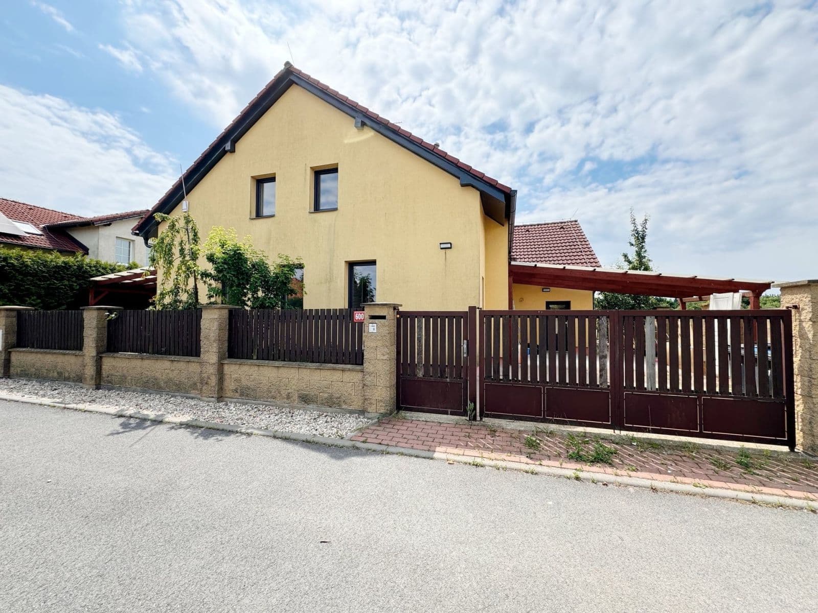 Pronájem bytu 3+1 119 m², Žitná, Šestajovice, Středočeský kraj Pronájem bytu 3+1 119 m², Žitná, Šestajovice, Středočeský kraj