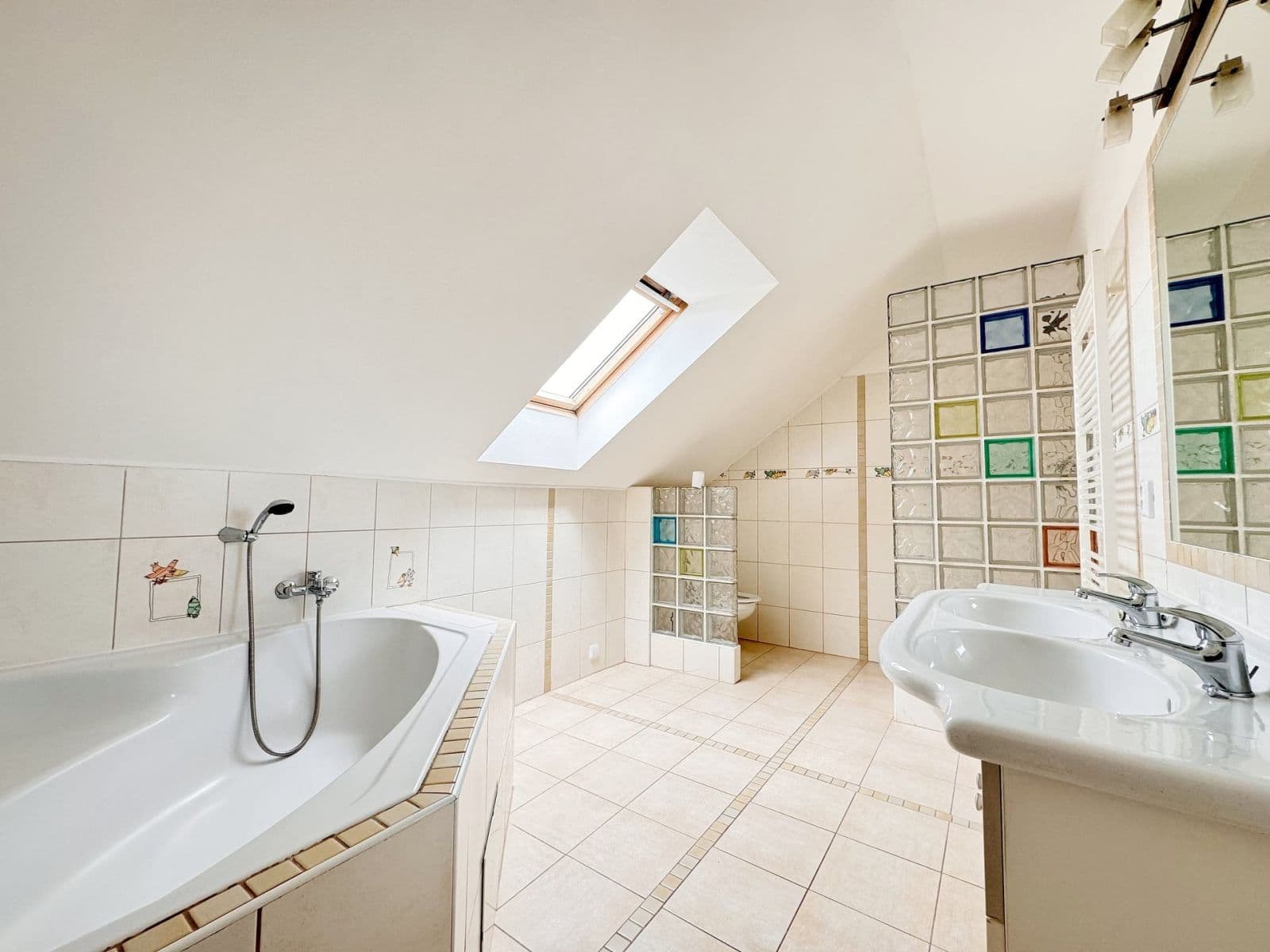 Pronájem bytu 3+1 119 m², Žitná, Šestajovice, Středočeský kraj Pronájem bytu 3+1 119 m², Žitná, Šestajovice, Středočeský kraj