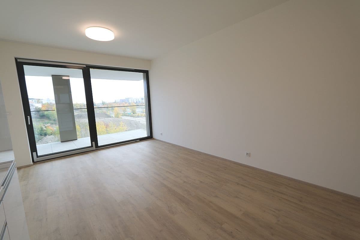 Pronájem bytu 1+kk 43 m², Šrámkové, Praha, Praha Pronájem bytu 1+kk 43 m², Šrámkové, Praha, Praha